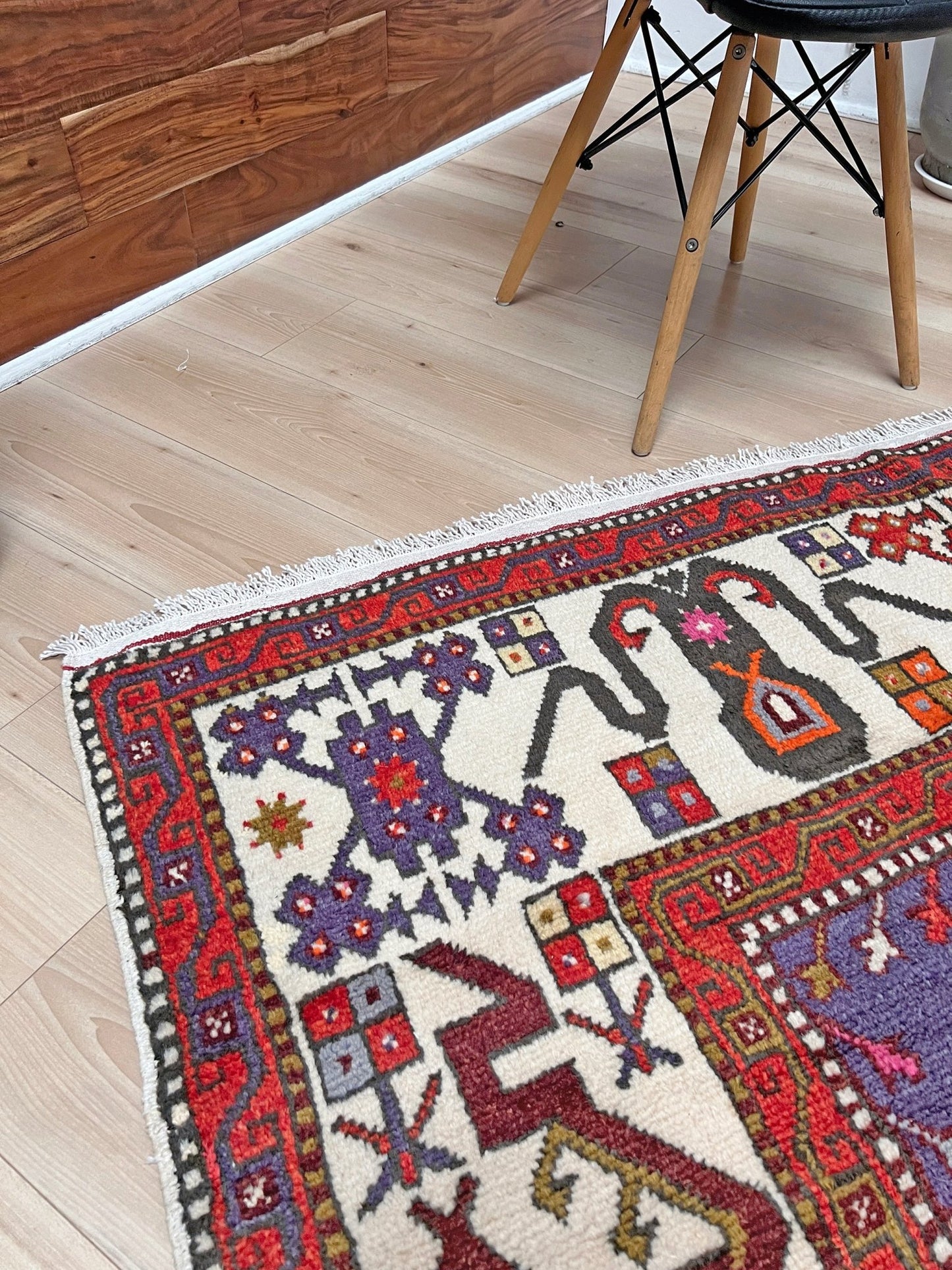 Manisa Vintage Turkish rug shop SF Bay Area. Handmade vibrant colorful 6x8 wool rug store Palo Alto. Buy colorful rug online.