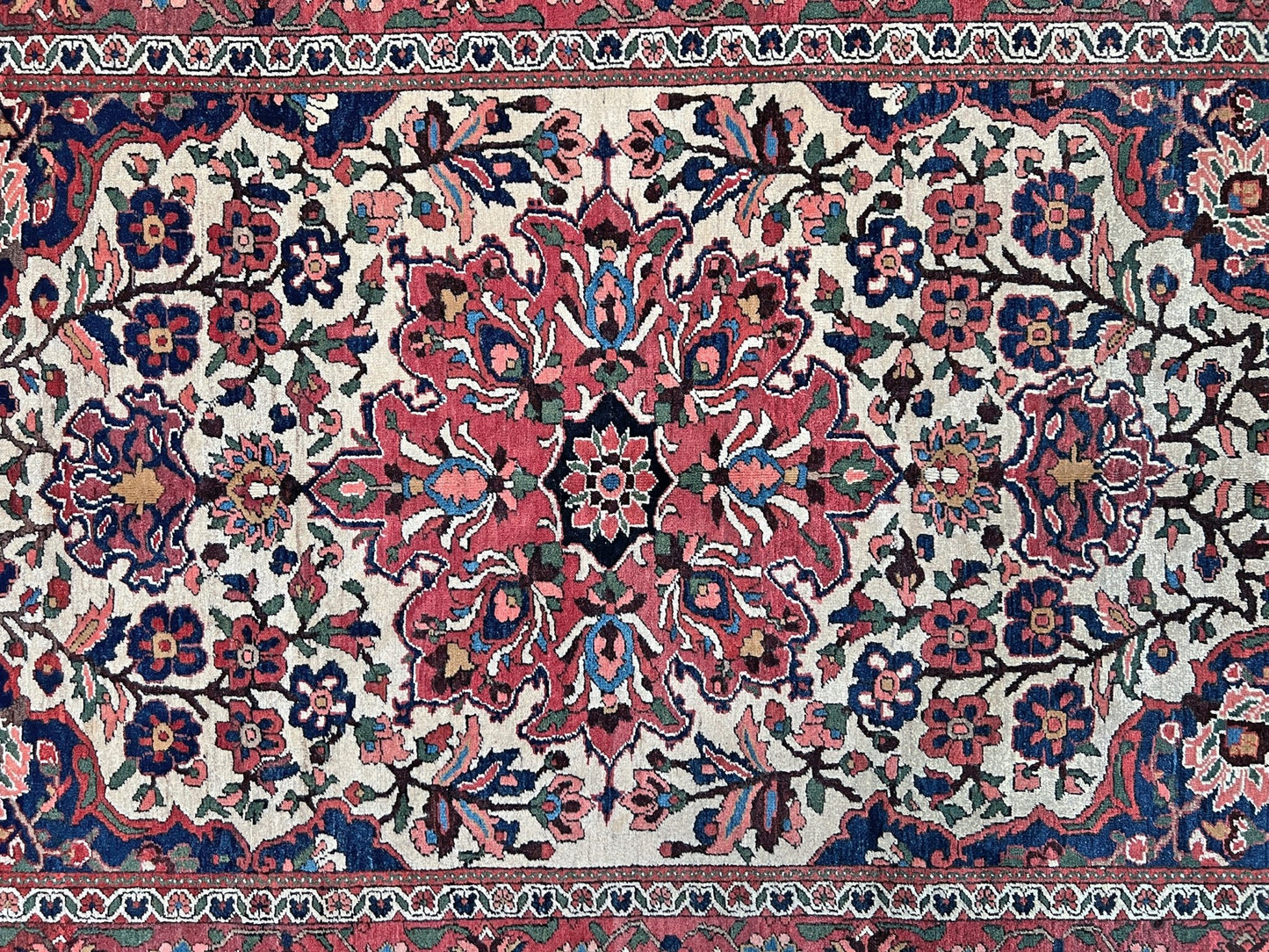 Floral Bakhtiari vintage persian rug shop palo alto. Oriental rug San Francisco Bay Area. Buy handmade wool rug.