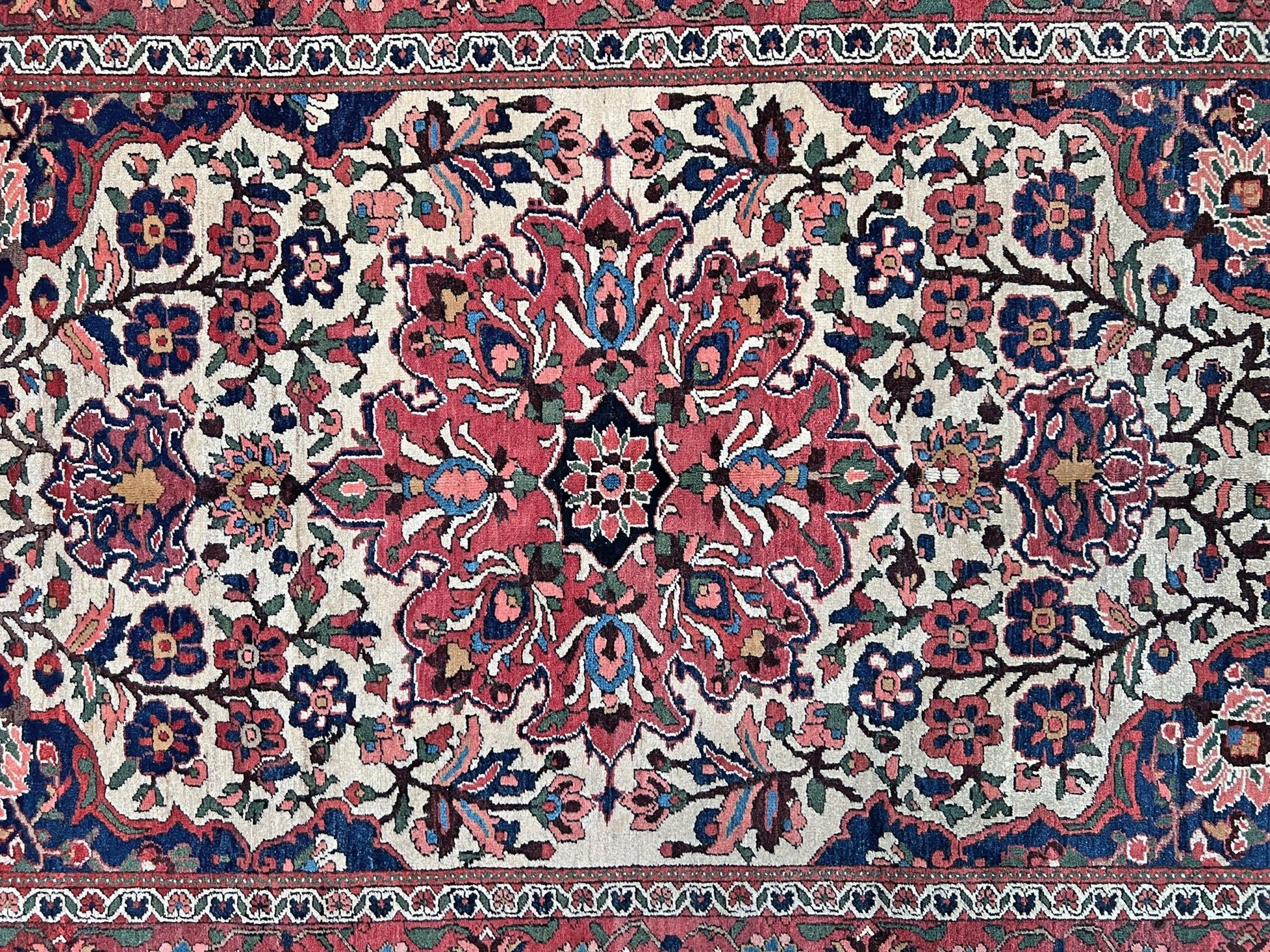 Floral Bakhtiari vintage persian rug shop palo alto. Oriental rug San Francisco Bay Area. Buy handmade wool rug.