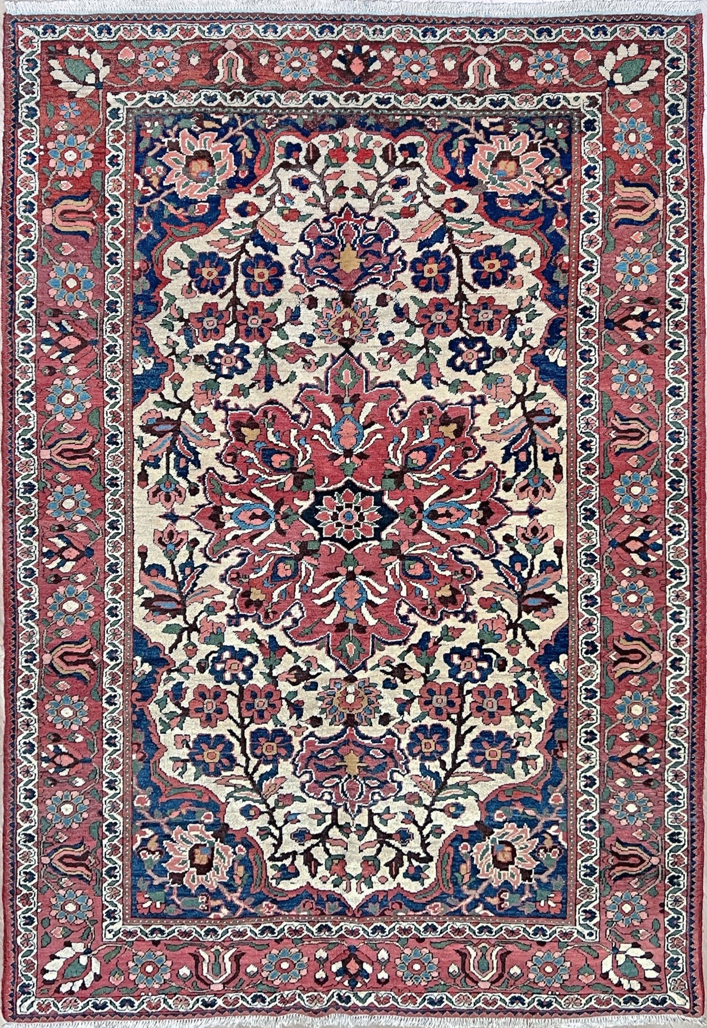 Floral Bakhtiari vintage persian rug shop palo alto. Oriental rug San Francisco Bay Area. Buy handmade wool rug.