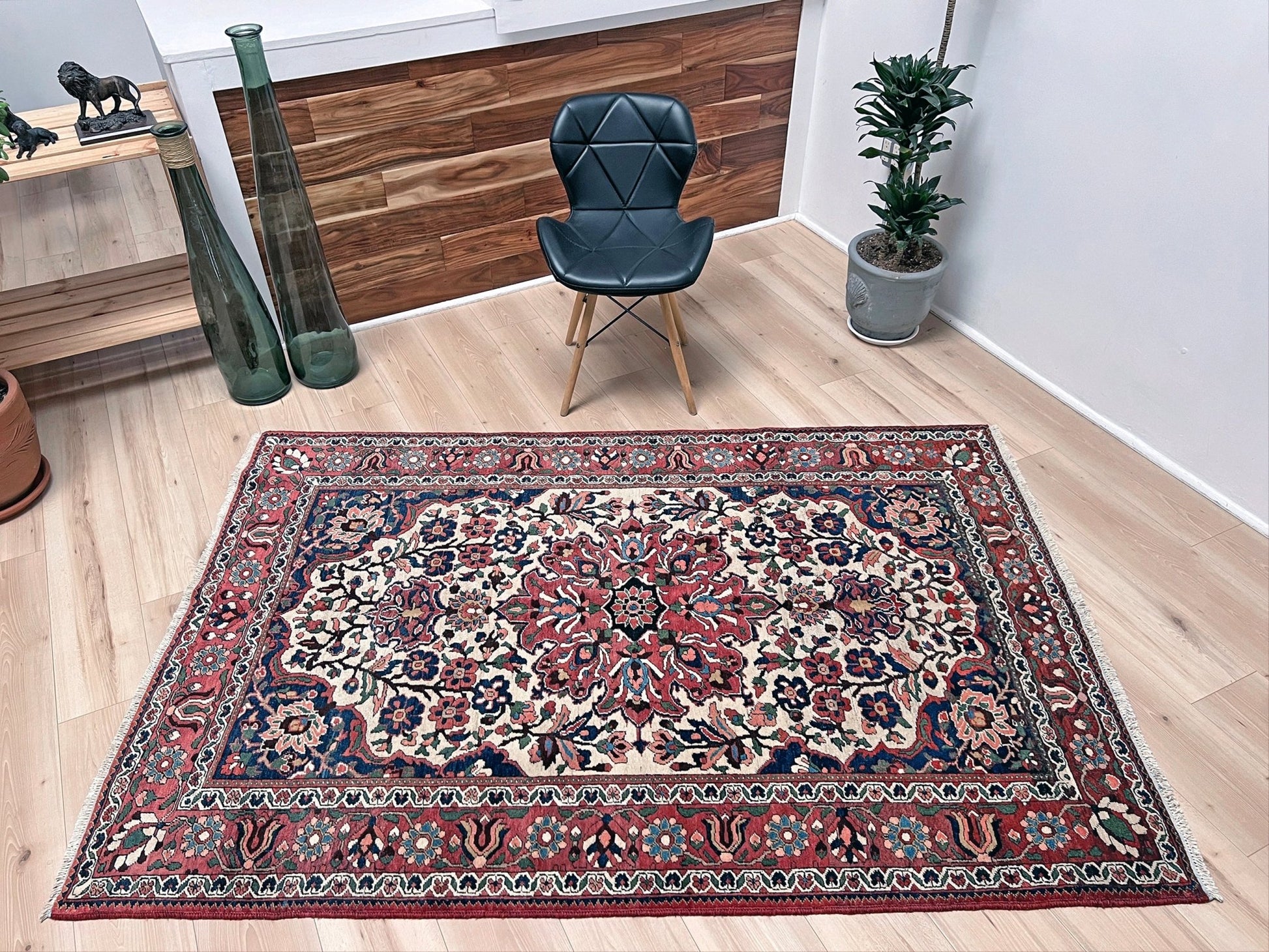 Floral Bakhtiari vintage persian rug shop palo alto. Oriental rug San Francisco Bay Area. Buy handmade wool rug.