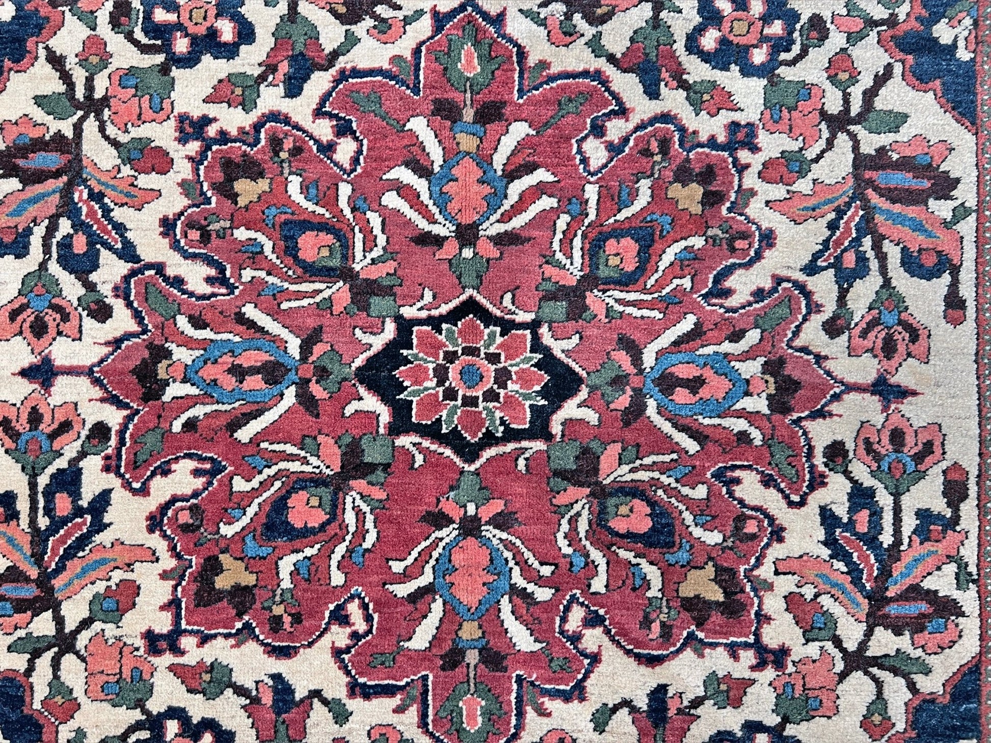 Floral Bakhtiari vintage persian rug shop palo alto. Oriental rug San Francisco Bay Area. Buy handmade wool rug.