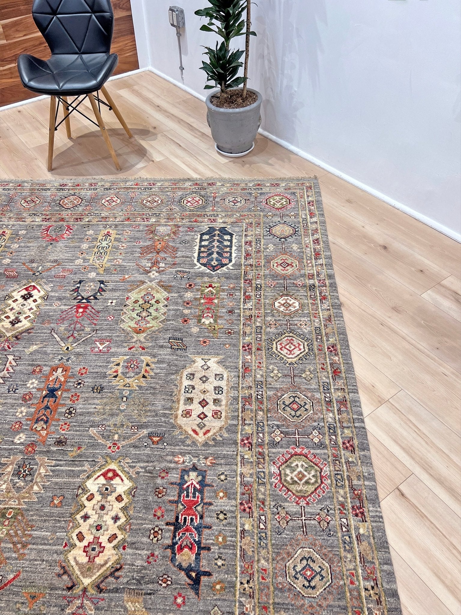 Yusufi handmade wool 8x10 area rug for lliving room, bedroom, dinind. Oriental rug shop san francisco bay area