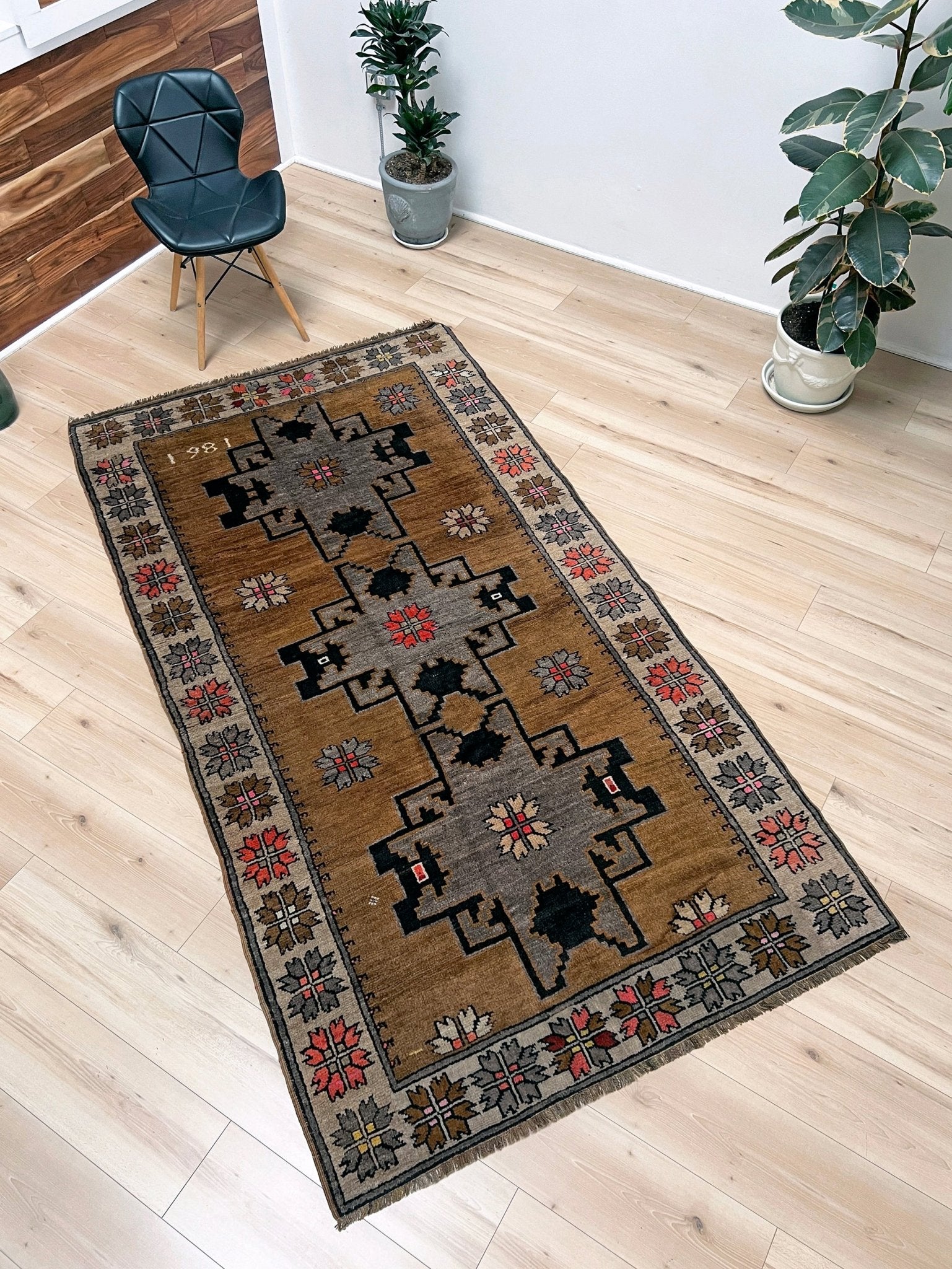 Kars kurdish vintage rug shop bay area. Handmade wool rug shop palo alto.