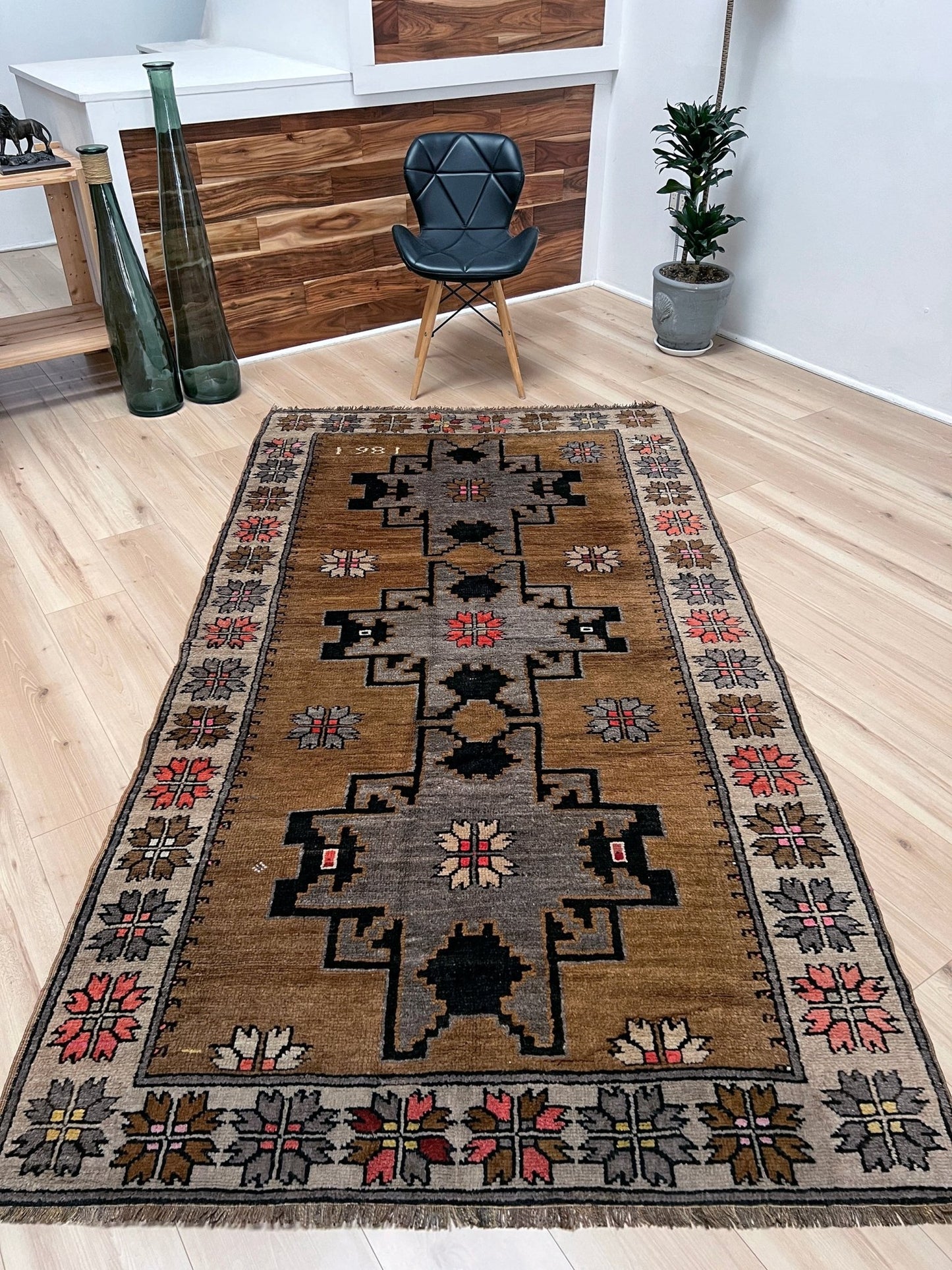 Kars kurdish vintage rug shop bay area. Handmade wool rug shop palo alto.