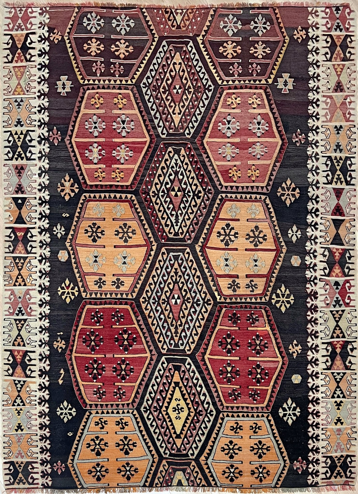 Sarkisla turkish kilim rug shop san francisco bay area. Handmade wool rug for bohemian tribal design. Buy handmade wool rug online.