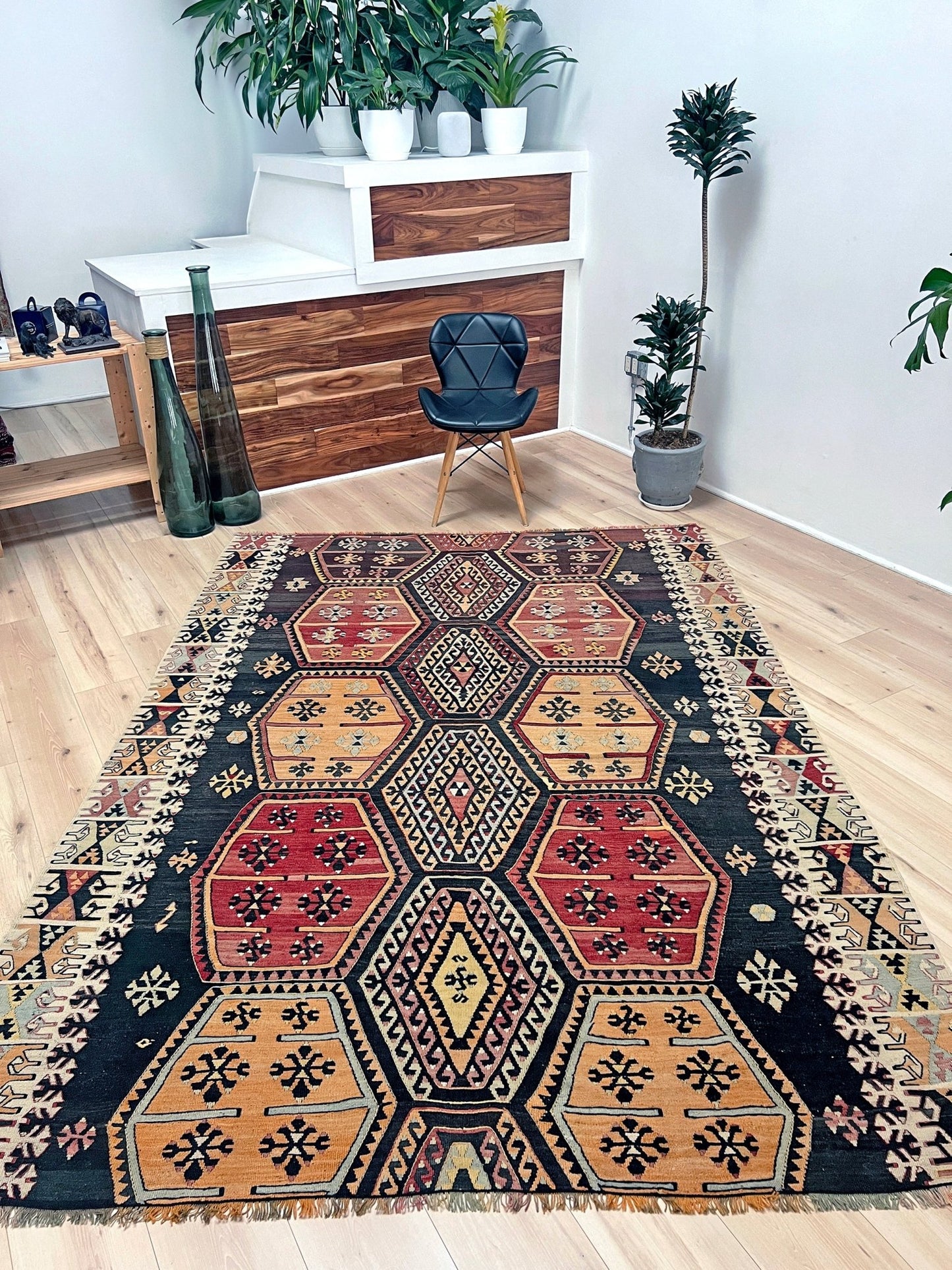 Sarkisla turkish kilim rug shop san francisco bay area. Handmade wool rug for bohemian tribal design. Buy handmade wool rug online.