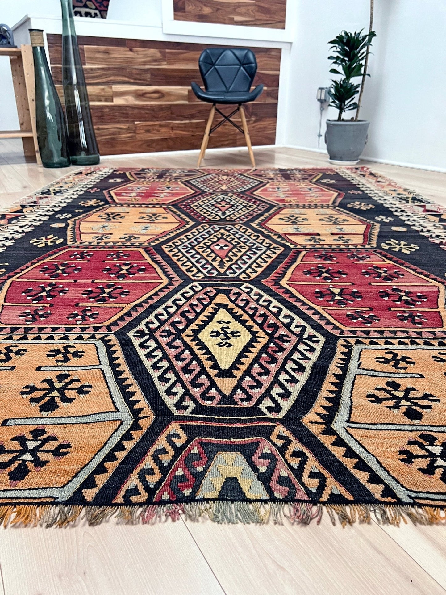 Sarkisla turkish kilim rug shop san francisco bay area. Handmade wool rug for bohemian tribal design. Buy handmade wool rug online.