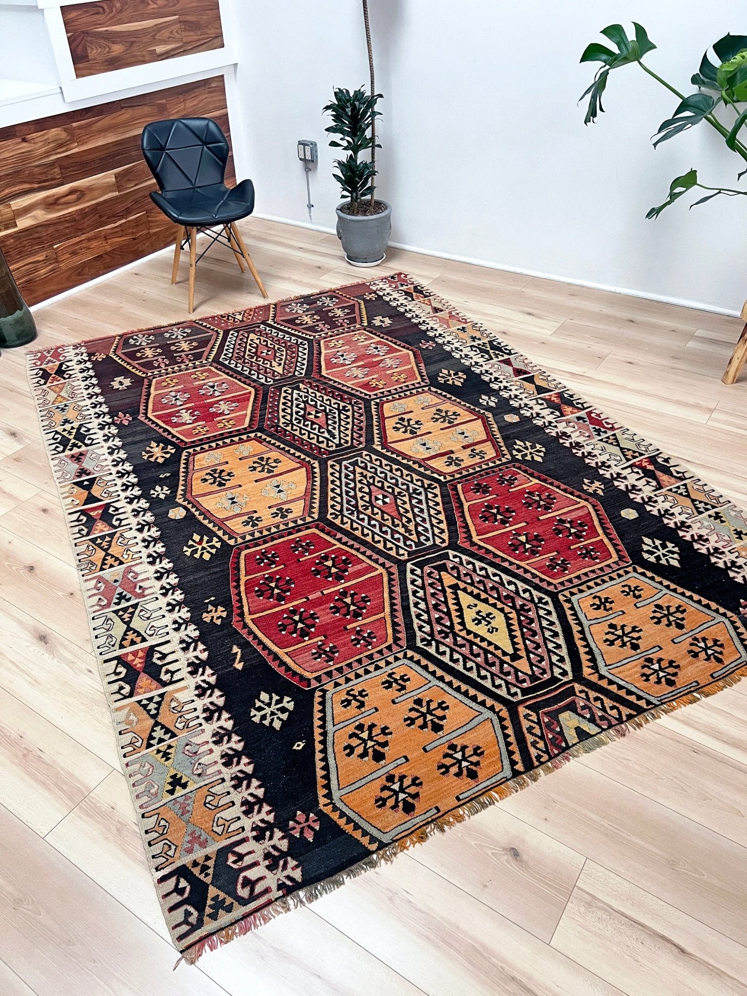 Sarkisla turkish kilim rug shop san francisco bay area. Handmade wool rug for bohemian tribal design. Buy handmade wool rug online.