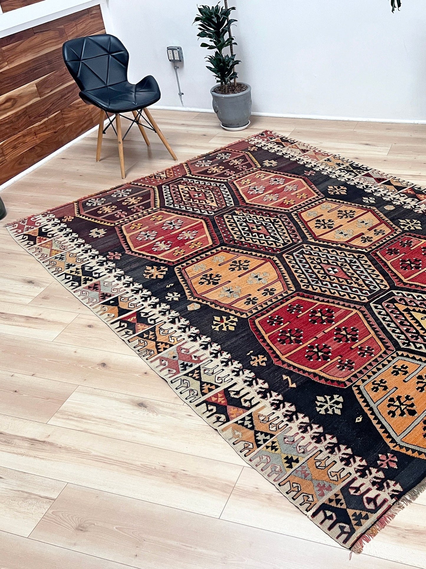 Sarkisla turkish kilim rug shop san francisco bay area. Handmade wool rug for bohemian tribal design. Buy handmade wool rug online.