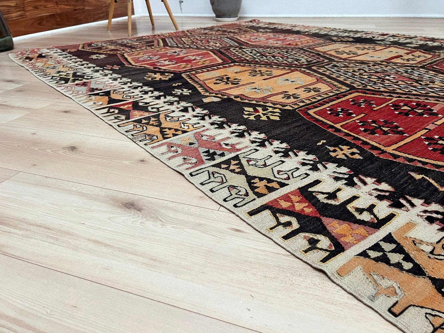 Sarkisla turkish kilim rug shop san francisco bay area. Handmade wool rug for bohemian tribal design. Buy handmade wool rug online.