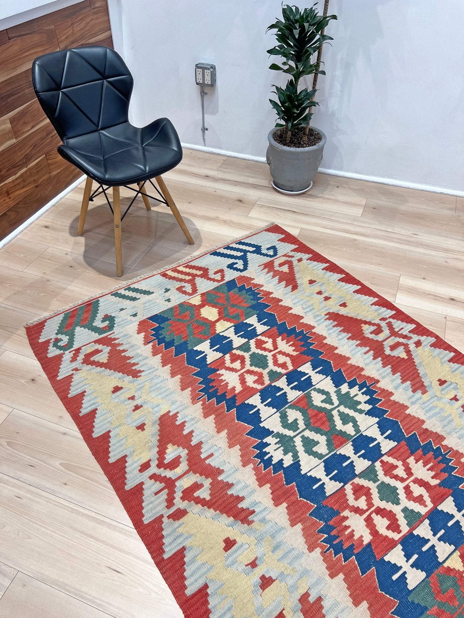 handmade turkish kilim rug shop san francisco bay area CA. Wool rug with tribal design.