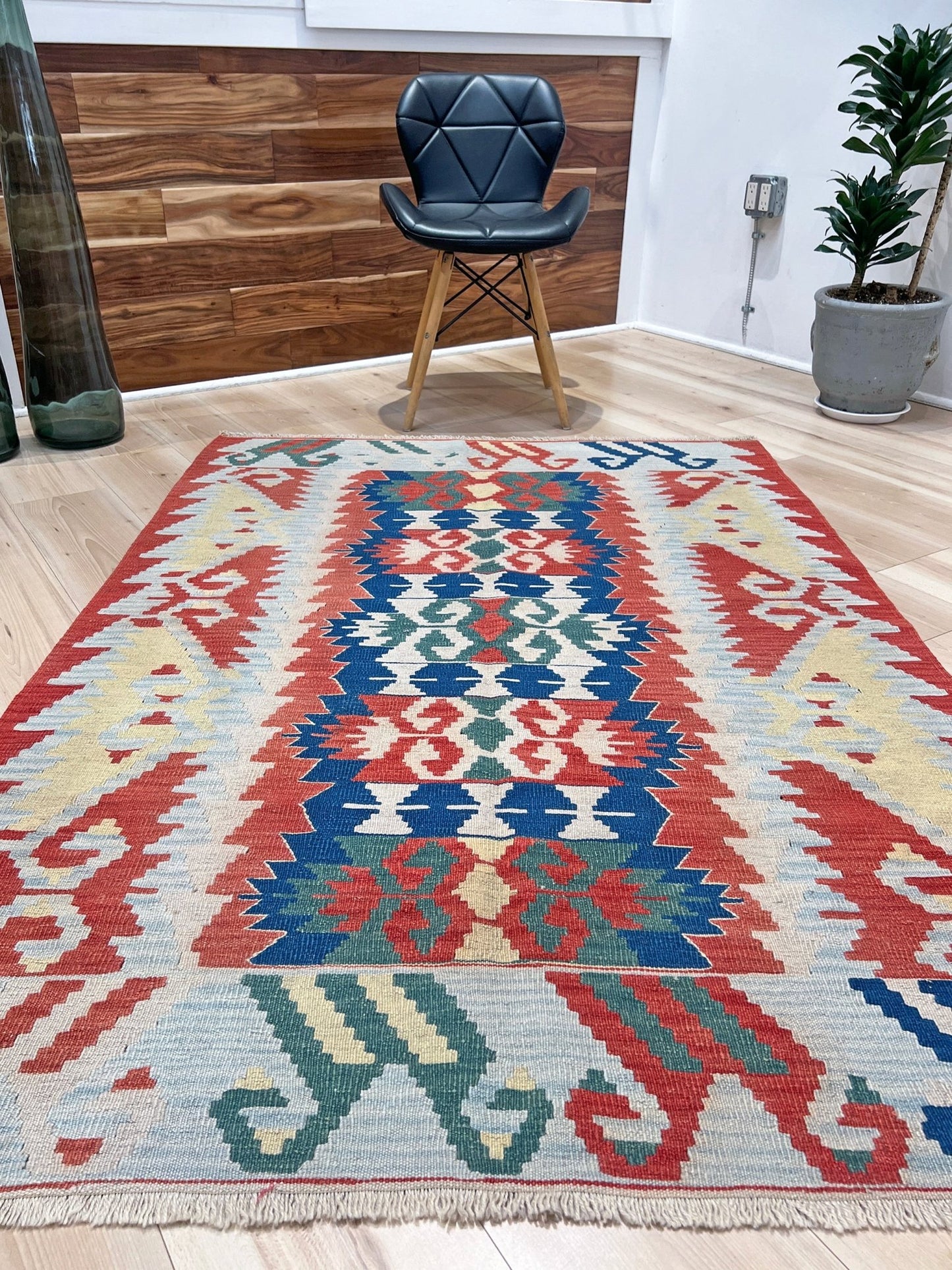 handmade turkish kilim rug shop san francisco bay area CA. Wool rug with tribal design.