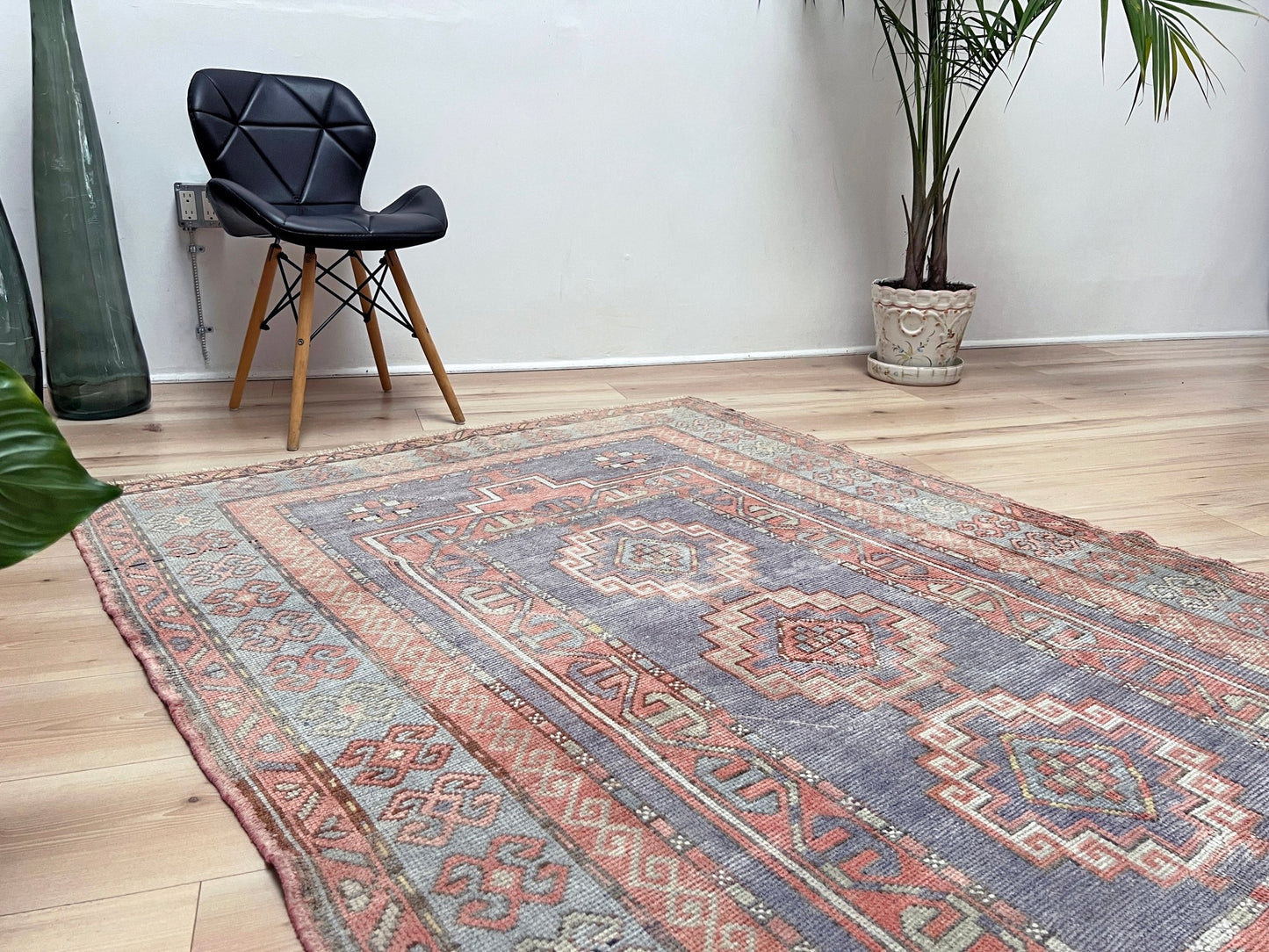 kazak caucasian vintage rug shop San francisco bay area. Rug store berkeley, palo alto. Buy handmade wool rug online