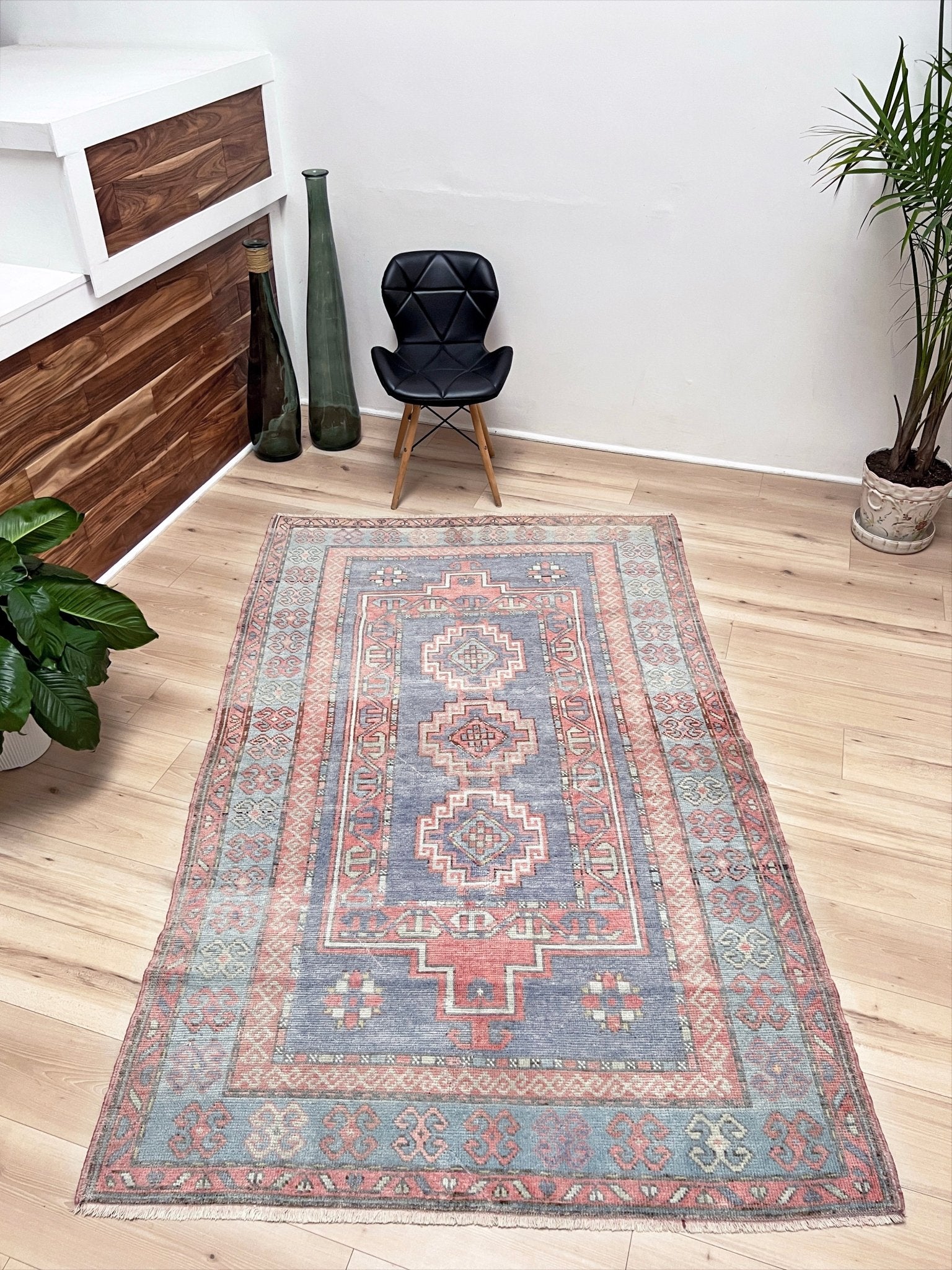 kazak caucasian vintage rug shop San francisco bay area. Rug store berkeley, palo alto. Buy handmade wool rug online