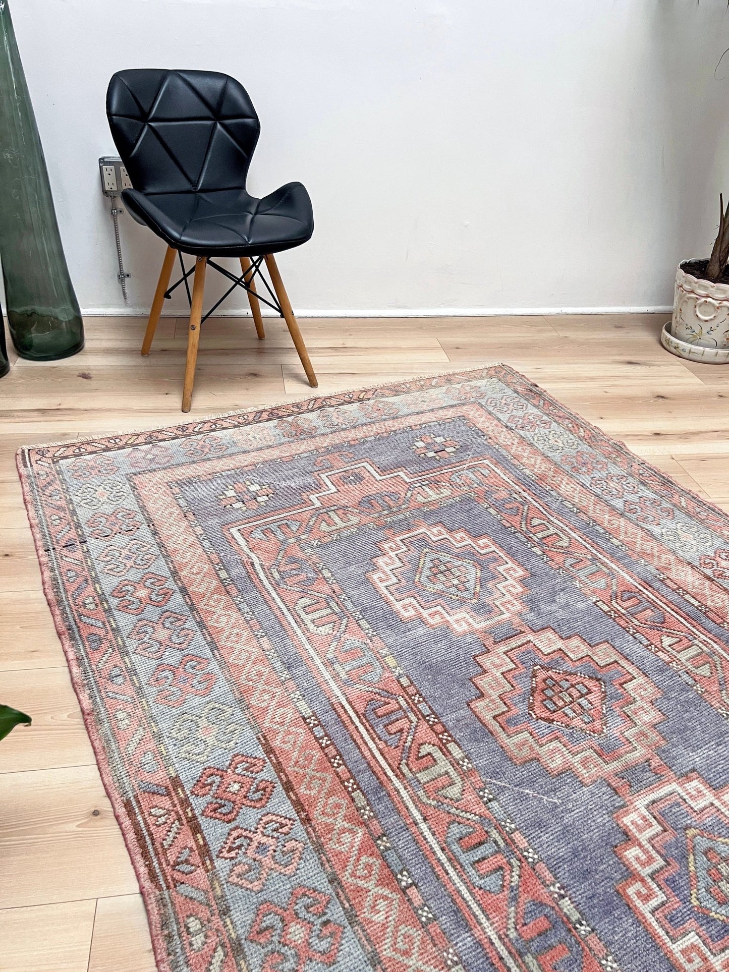 kazak caucasian vintage rug shop San francisco bay area. Rug store berkeley, palo alto. Buy handmade wool rug online