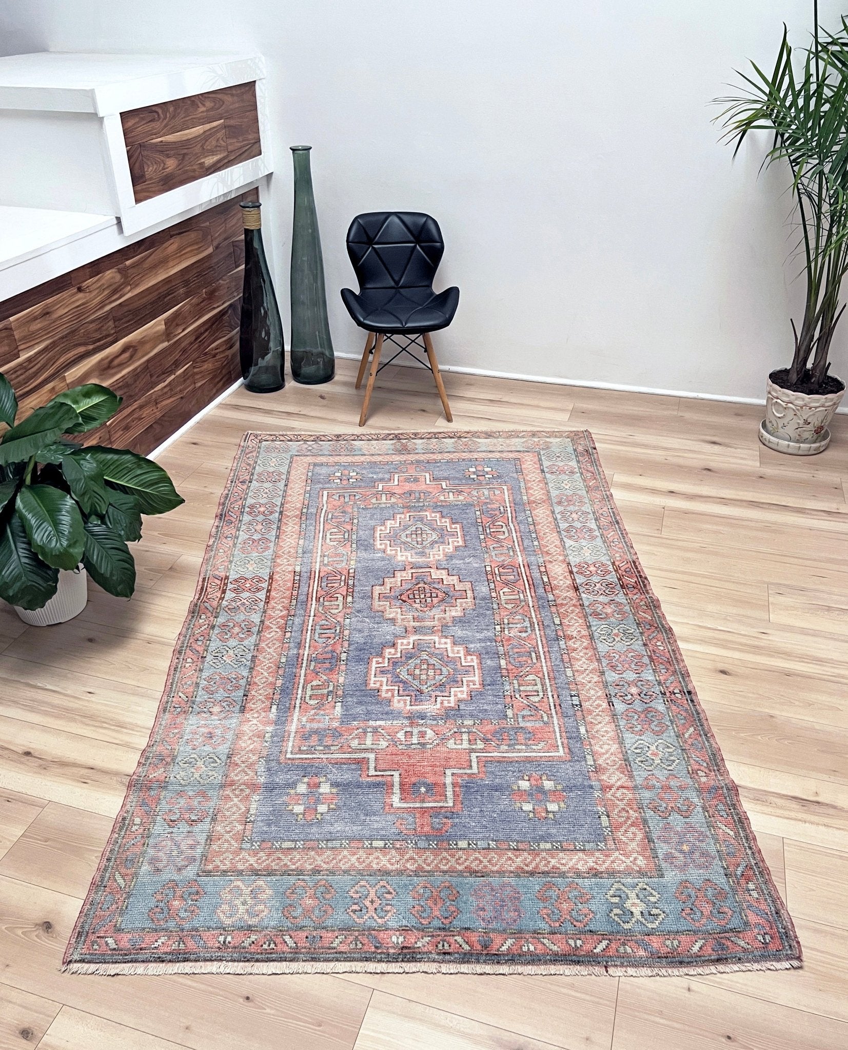 kazak caucasian vintage rug shop San francisco bay area. Rug store berkeley, palo alto. Buy handmade wool rug online