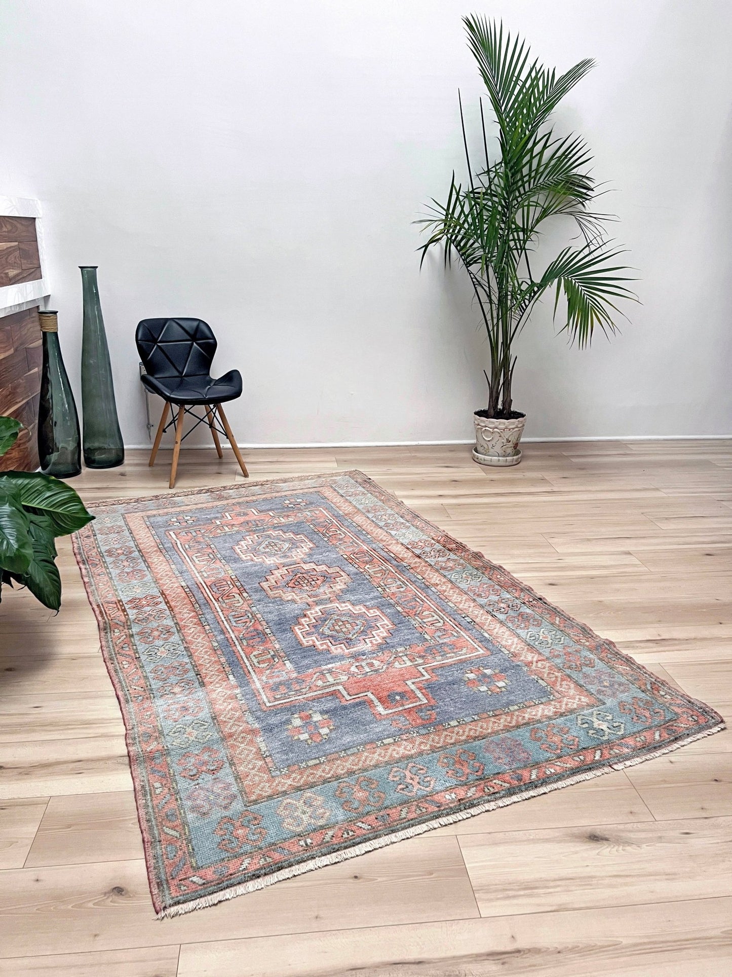 kazak caucasian vintage rug shop San francisco bay area. Rug store berkeley, palo alto. Buy handmade wool rug online