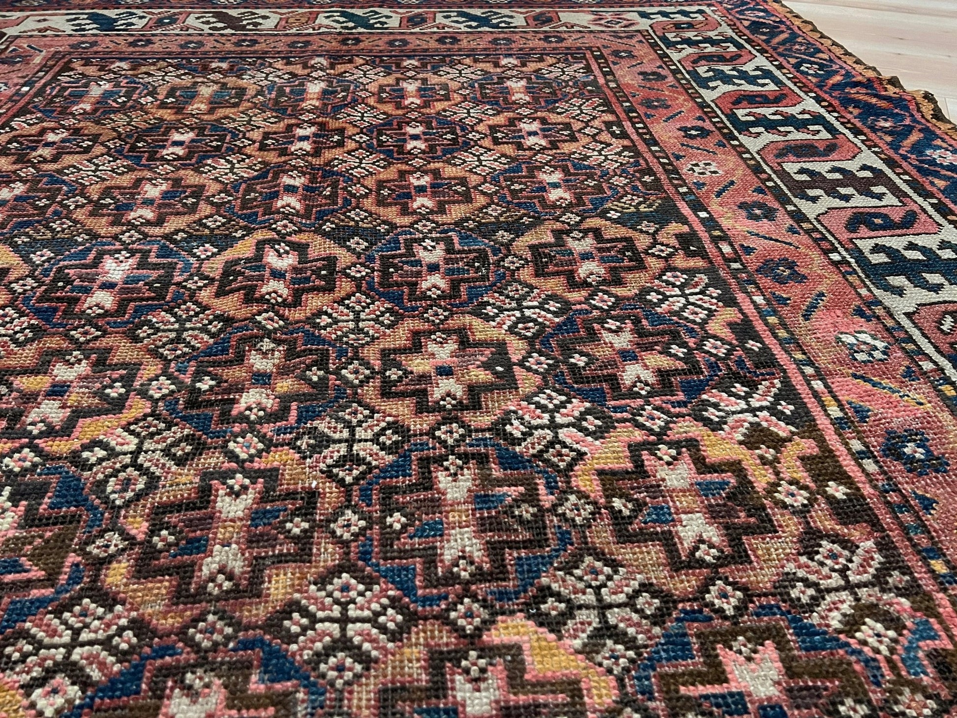 Kharaghan antique tribal persian Oriental rug shop San Francisco Bay Area. Handmade wool rug. Buy oriental rug online.