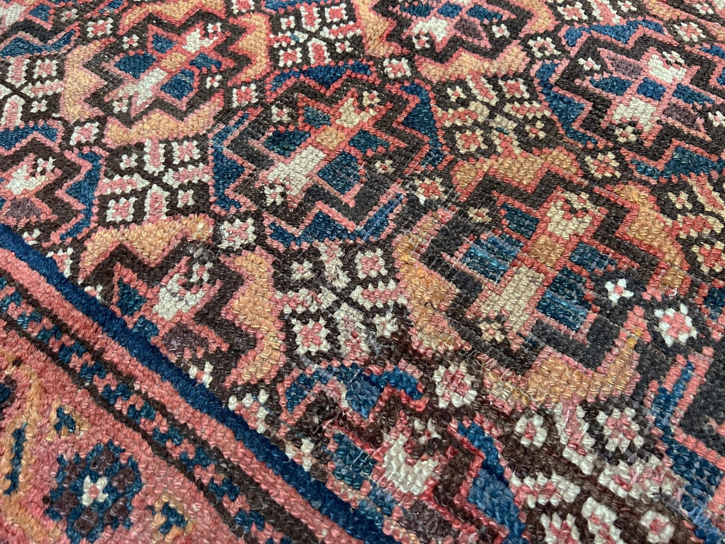 Kharaghan antique tribal persian Oriental rug shop San Francisco Bay Area. Handmade wool rug. Buy oriental rug online.