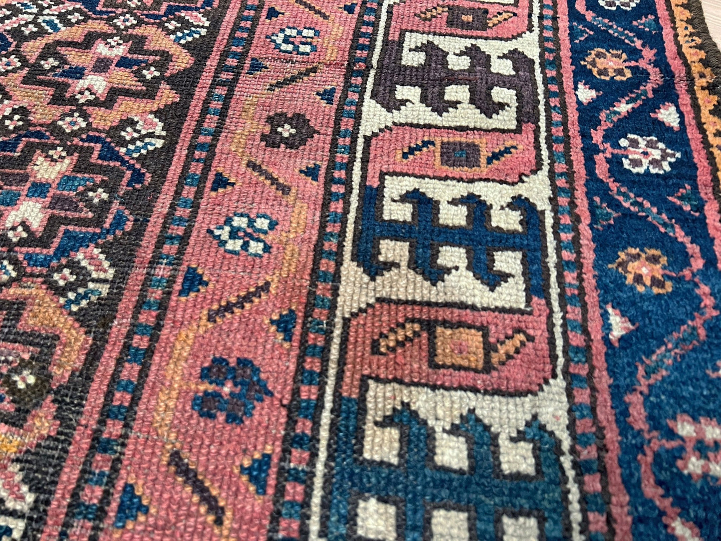 Kharaghan antique tribal persian Oriental rug shop San Francisco Bay Area. Handmade wool rug. Buy oriental rug online.