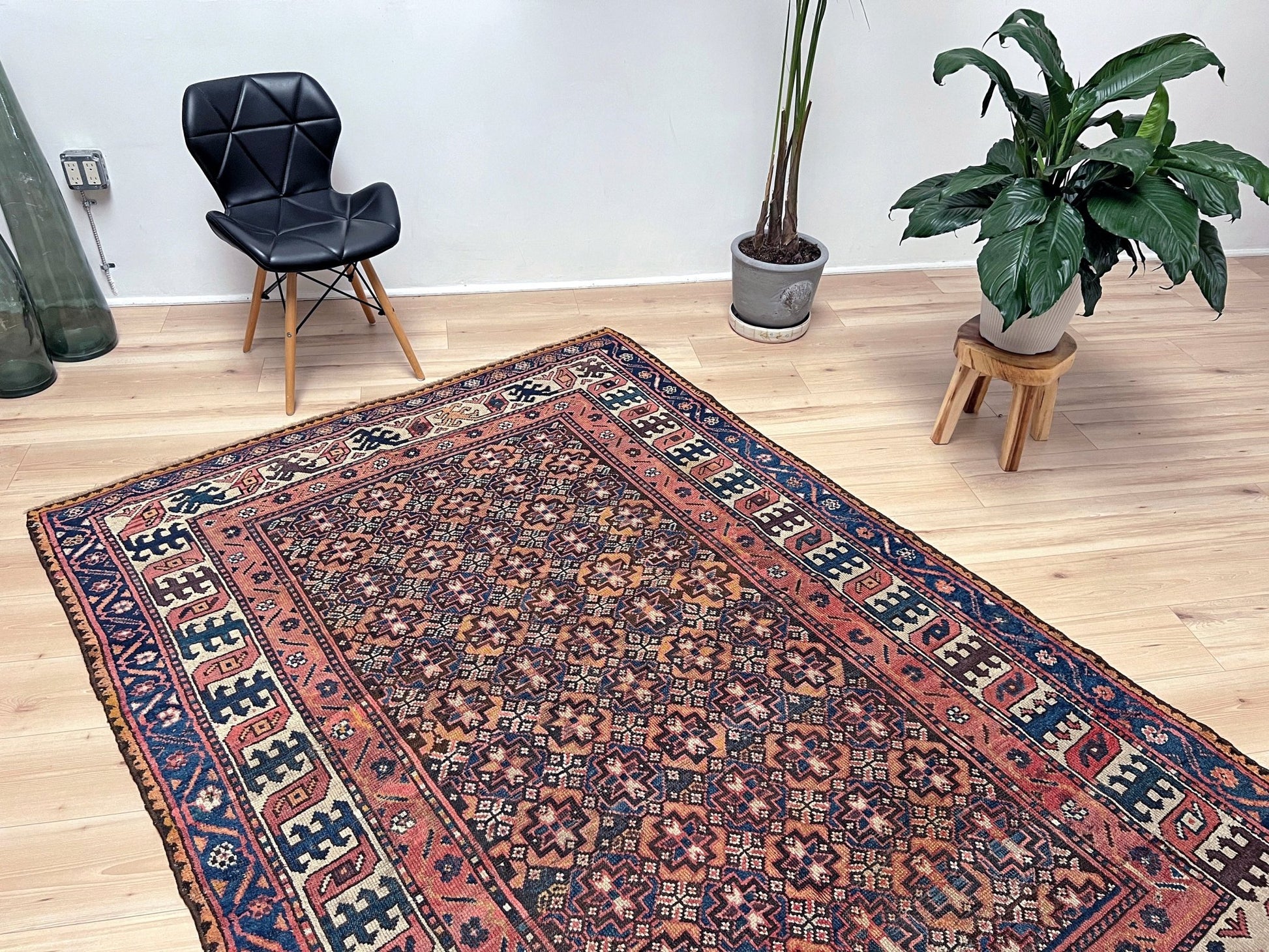 Kharaghan antique tribal persian Oriental rug shop San Francisco Bay Area. Handmade wool rug. Buy oriental rug online.