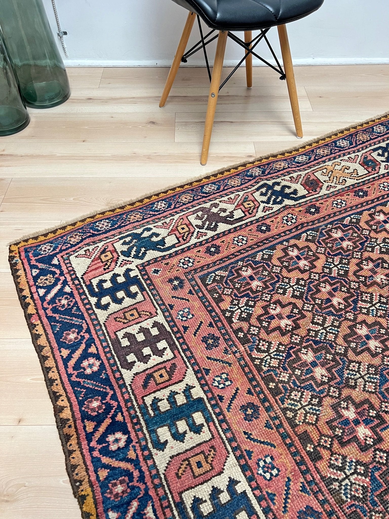 Kharaghan antique tribal persian Oriental rug shop San Francisco Bay Area. Handmade wool rug. Buy oriental rug online.