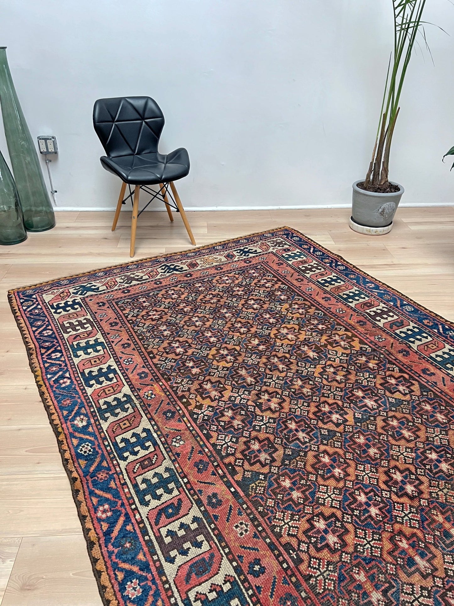 Kharaghan antique tribal persian Oriental rug shop San Francisco Bay Area. Handmade wool rug. Buy oriental rug online.