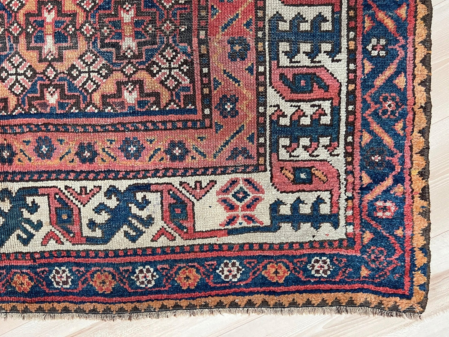 Kharaghan antique tribal persian Oriental rug shop San Francisco Bay Area. Handmade wool rug. Buy oriental rug online.