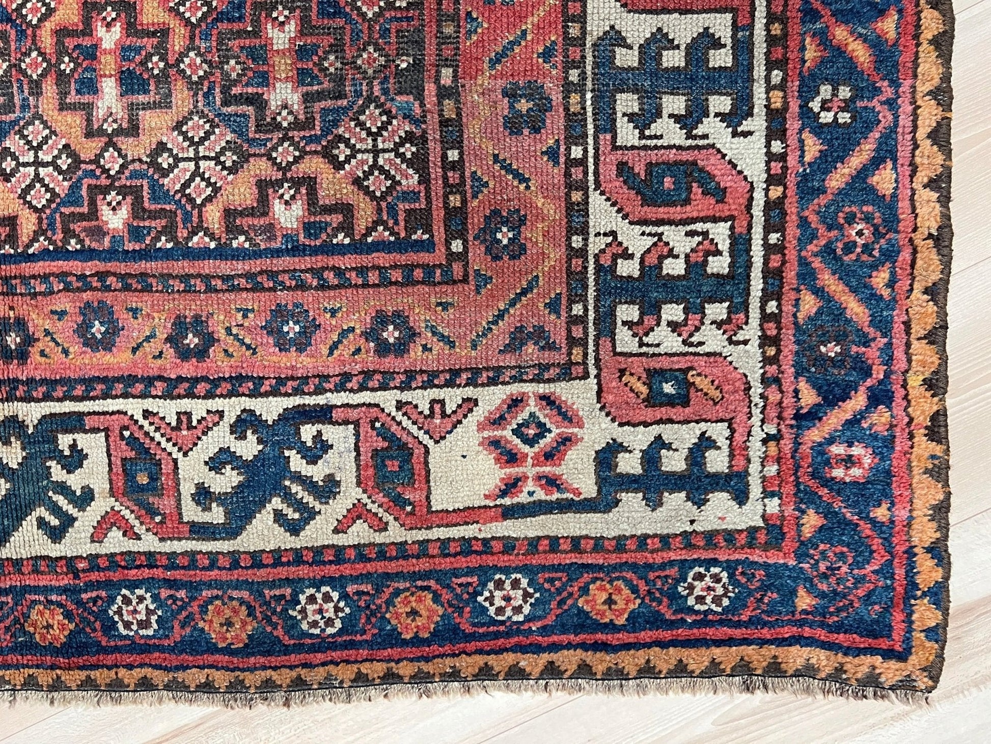 Kharaghan antique tribal persian Oriental rug shop San Francisco Bay Area. Handmade wool rug. Buy oriental rug online.