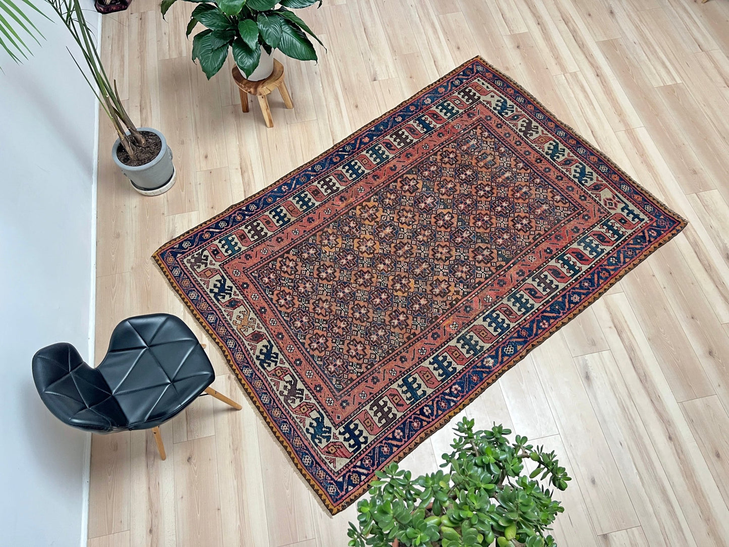 Kharaghan antique tribal persian Oriental rug shop San Francisco Bay Area. Handmade wool rug. Buy oriental rug online.