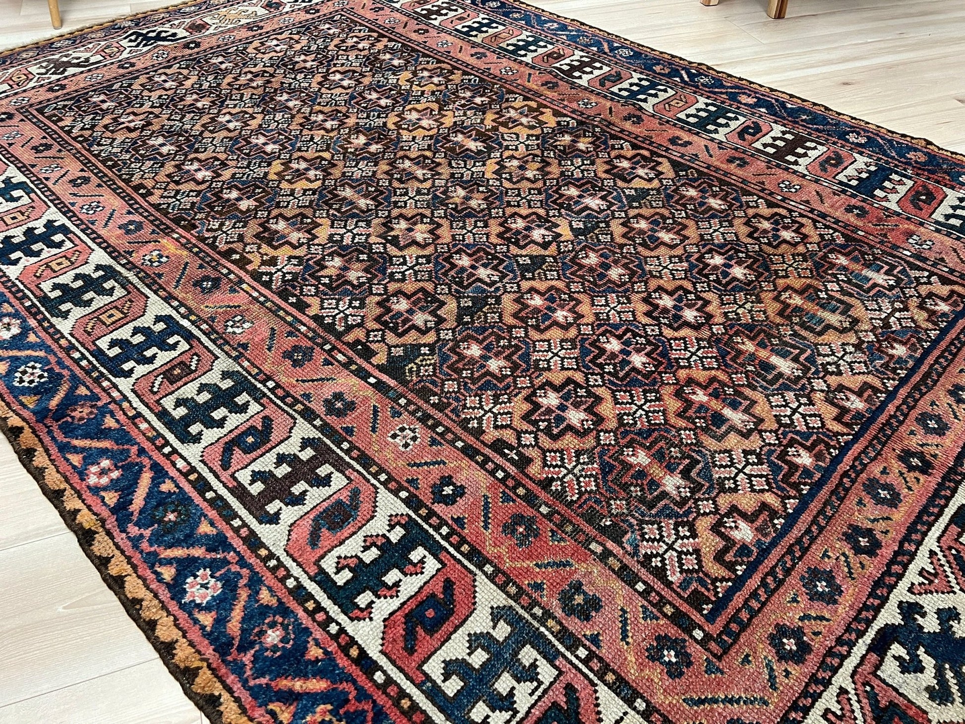 Kharaghan antique tribal persian Oriental rug shop San Francisco Bay Area. Handmade wool rug. Buy oriental rug online.