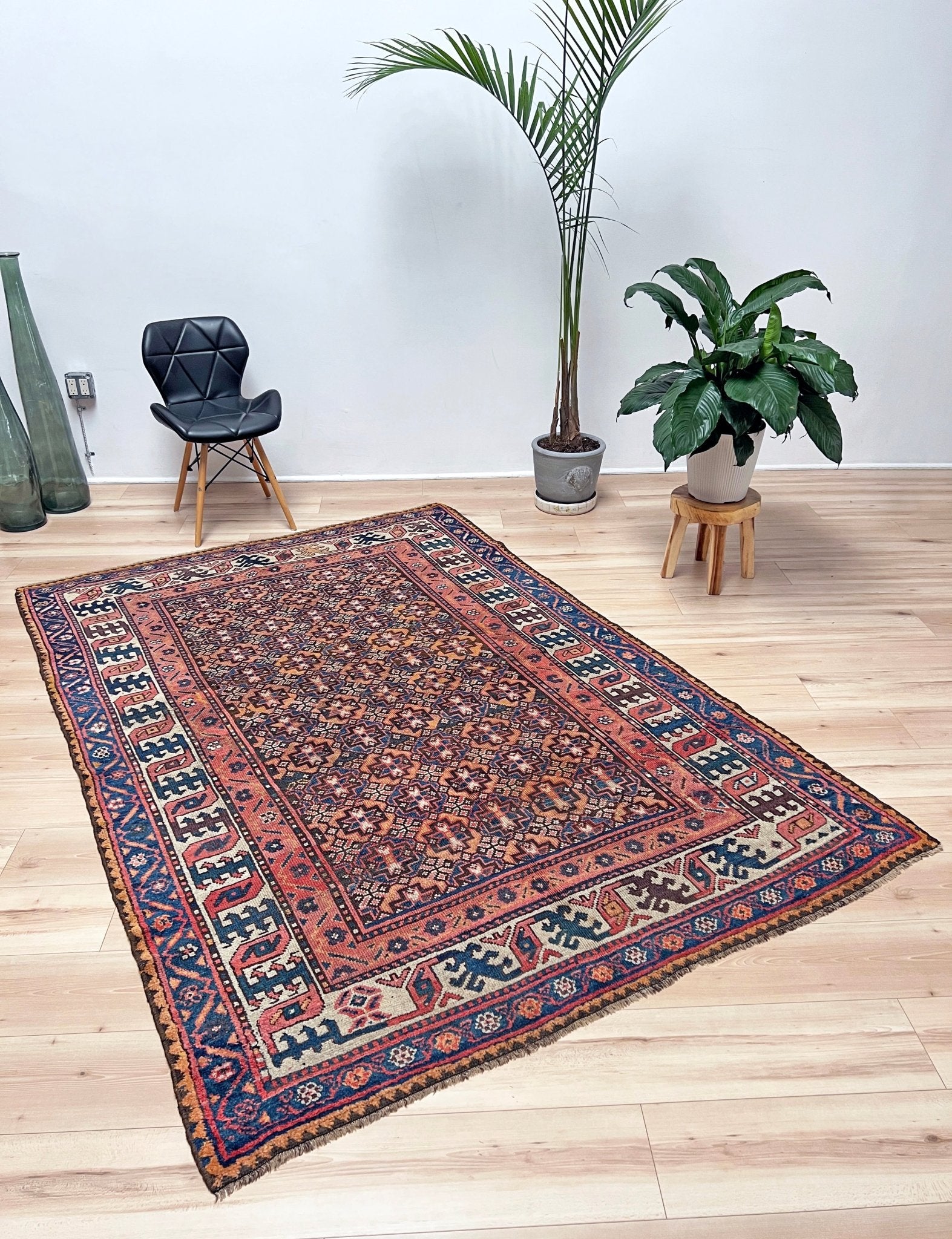 Kharaghan antique tribal persian Oriental rug shop San Francisco Bay Area. Handmade wool rug. Buy oriental rug online.