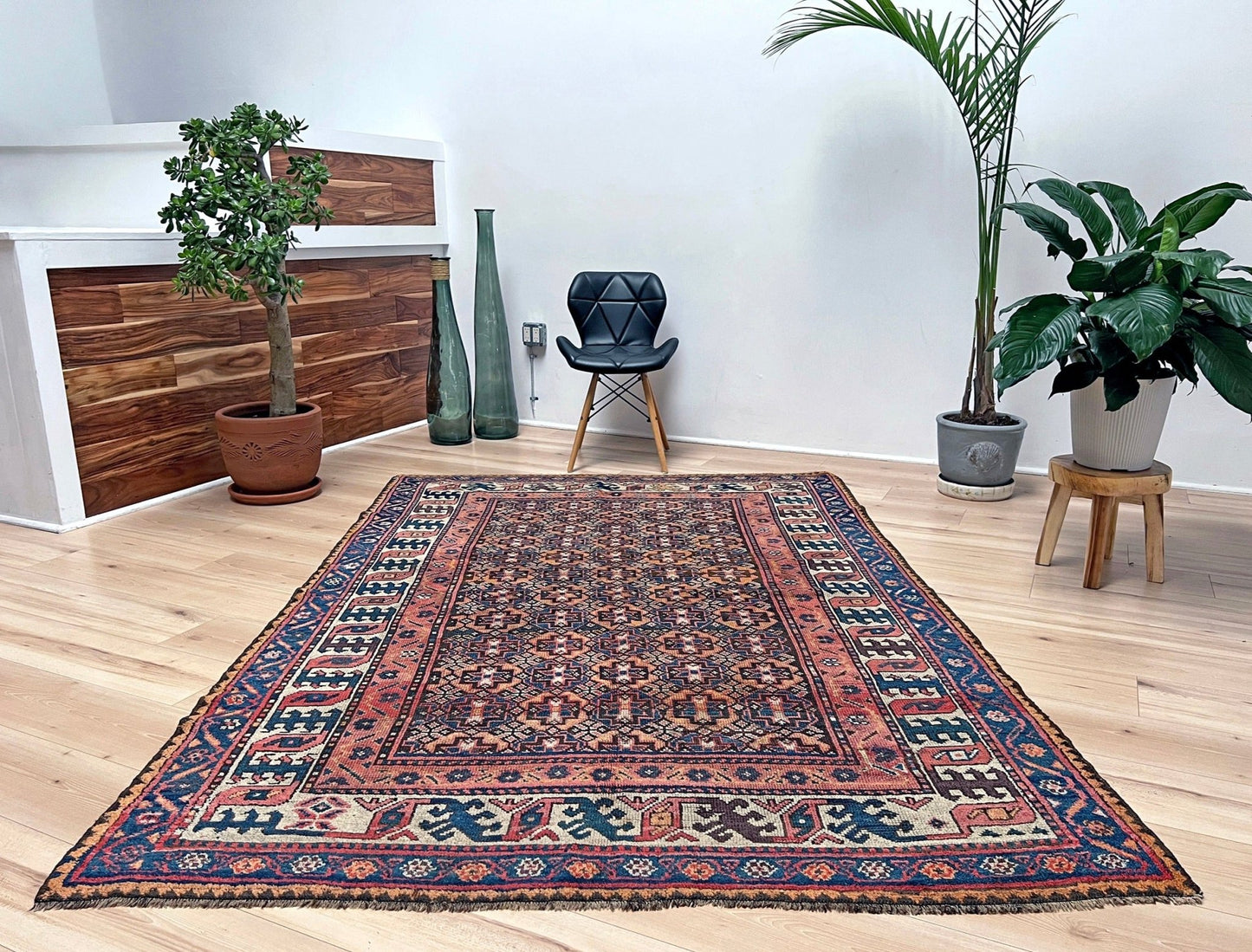 Kharaghan antique tribal persian Oriental rug shop San Francisco Bay Area. Handmade wool rug. Buy oriental rug online.