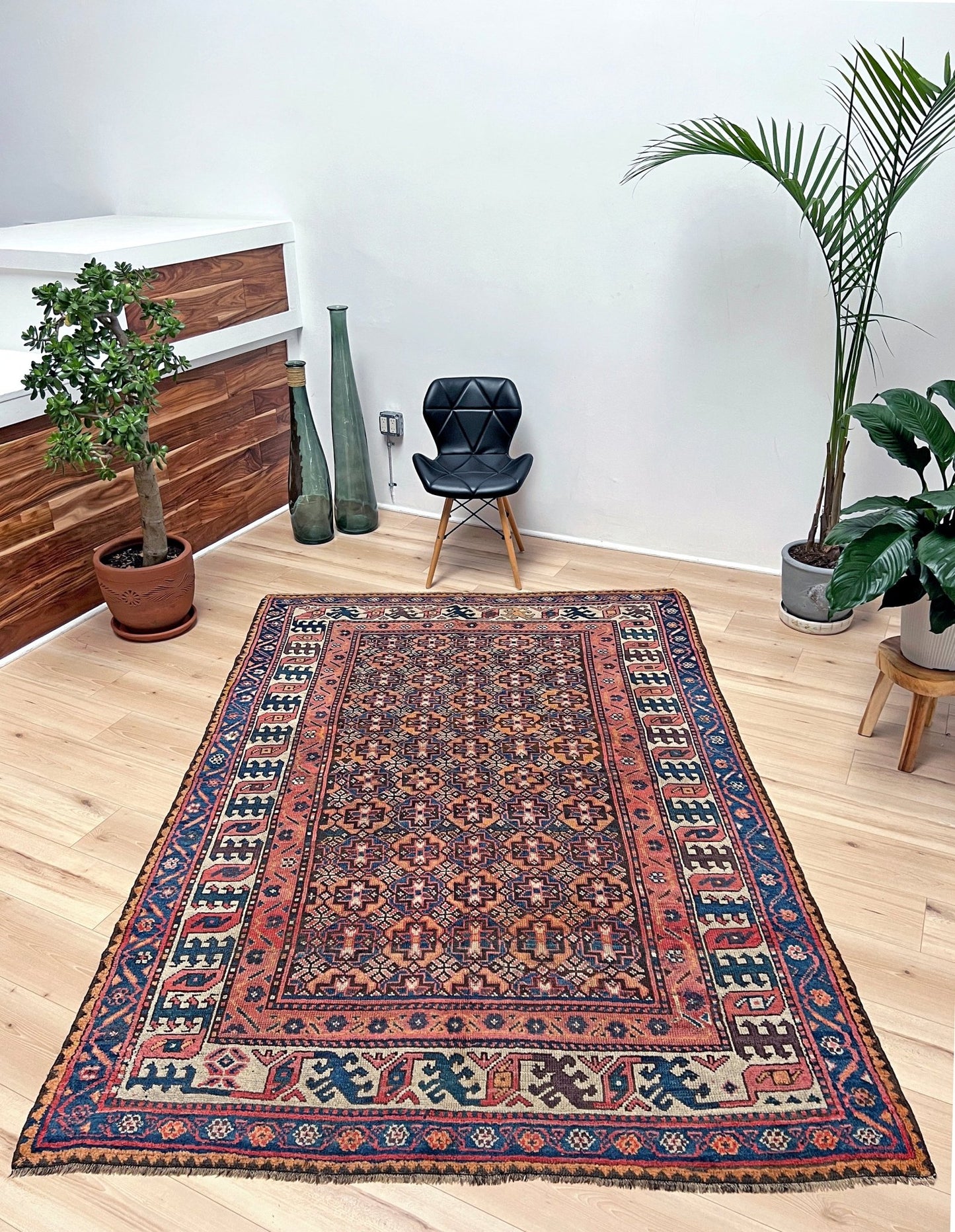 Kharaghan antique tribal persian Oriental rug shop San Francisco Bay Area. Handmade wool rug. Buy oriental rug online.