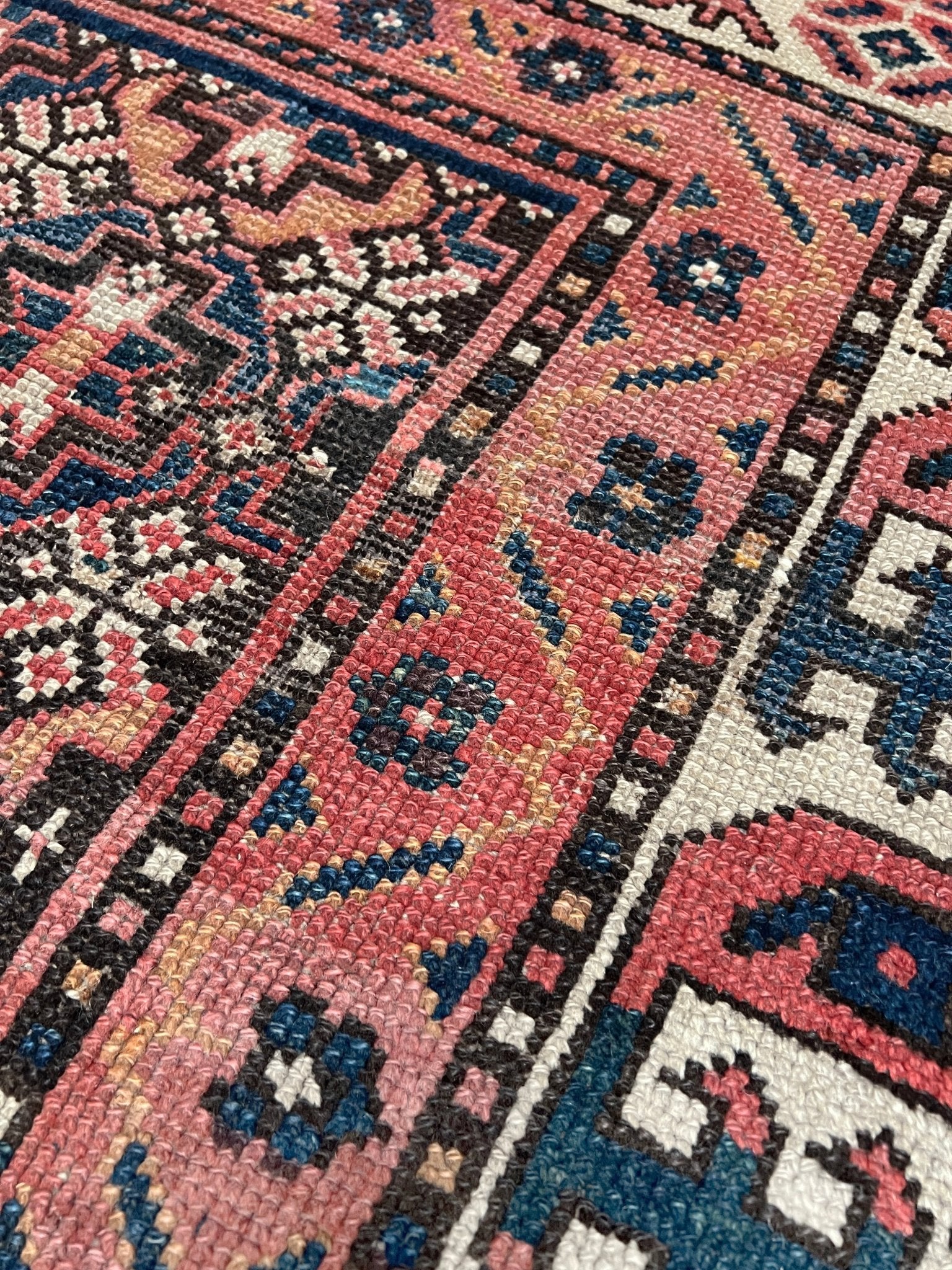 Kharaghan antique tribal persian Oriental rug shop San Francisco Bay Area. Handmade wool rug. Buy oriental rug online.