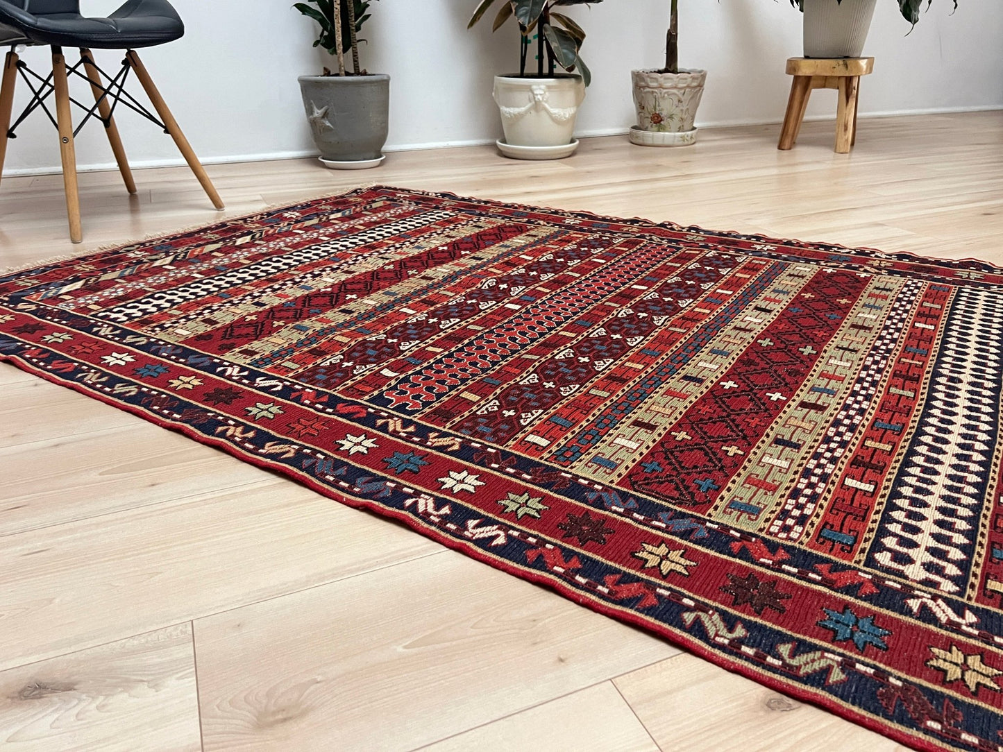 Rahrah Soumak Small Persian Rug. Oriental Rug shop San Francisco Bay Area. Buy handmade rug online free shipping USA Canada