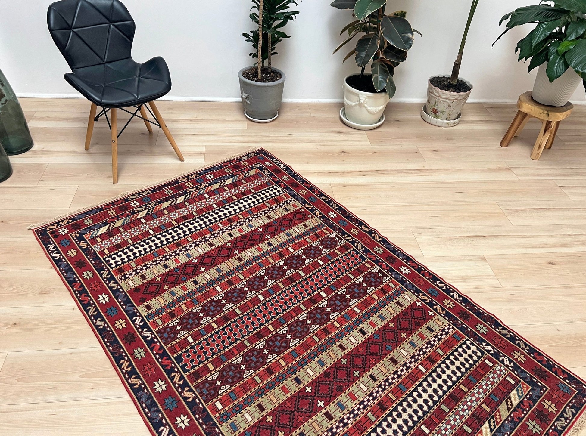 Rahrah Soumak Small Persian Rug. Oriental Rug shop San Francisco Bay Area. Buy handmade rug online free shipping USA Canada