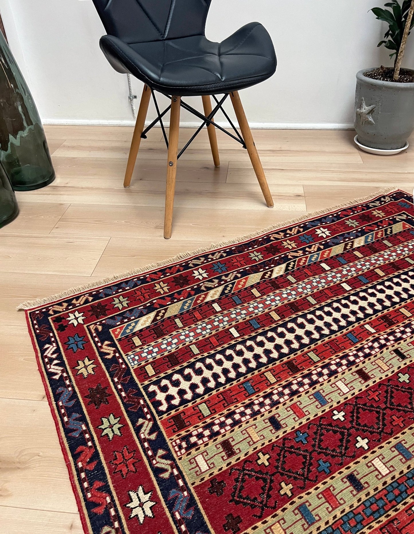 Rahrah Soumak Small Persian Rug. Oriental Rug shop San Francisco Bay Area. Buy handmade rug online free shipping USA Canada