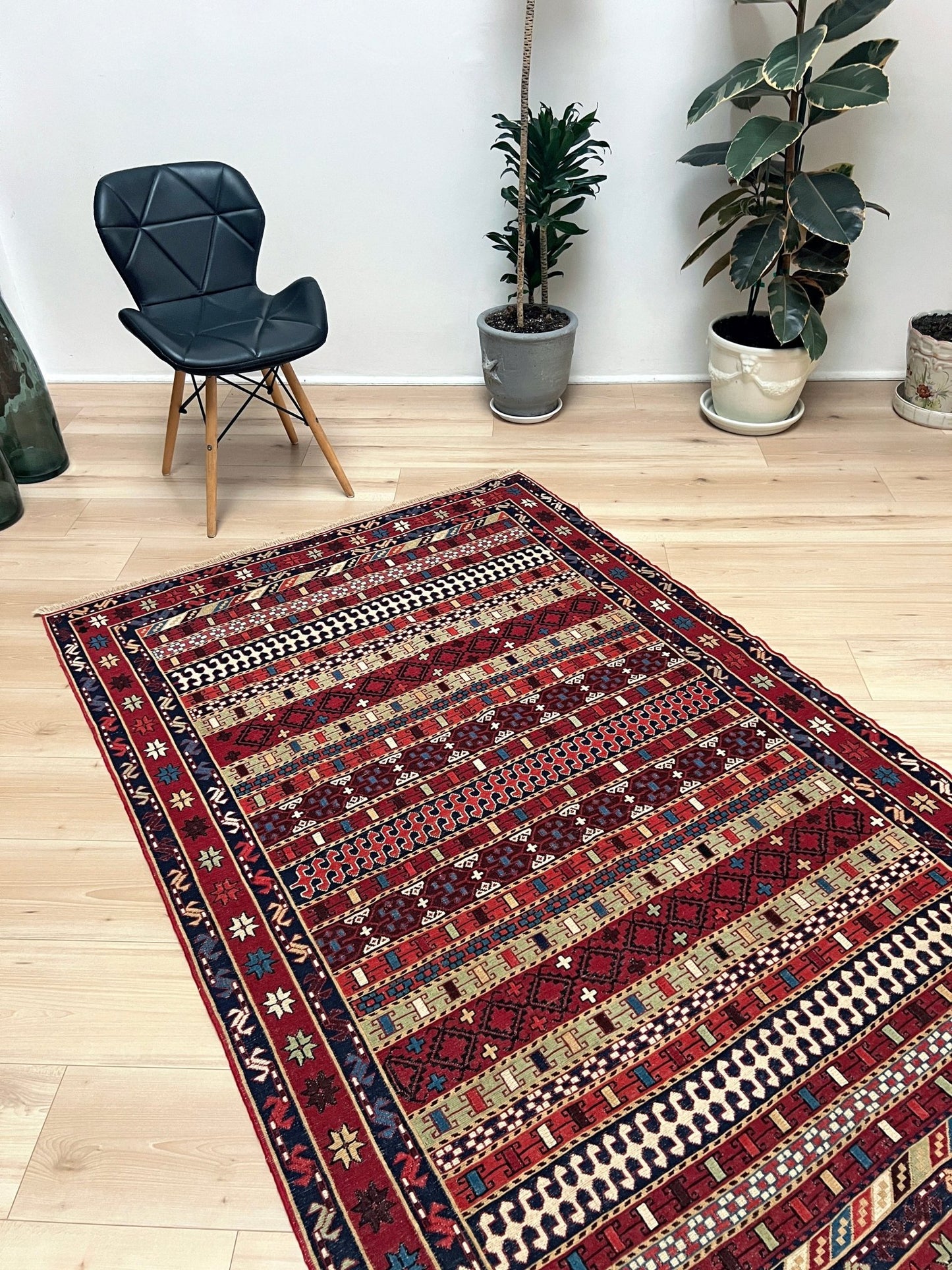 Rahrah Soumak Small Persian Rug. Oriental Rug shop San Francisco Bay Area. Buy handmade rug online free shipping USA Canada