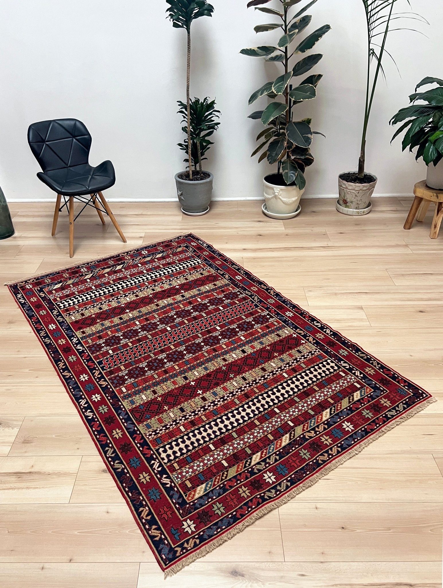 Rahrah Soumak Small Persian Rug. Oriental Rug shop San Francisco Bay Area. Buy handmade rug online free shipping USA Canada