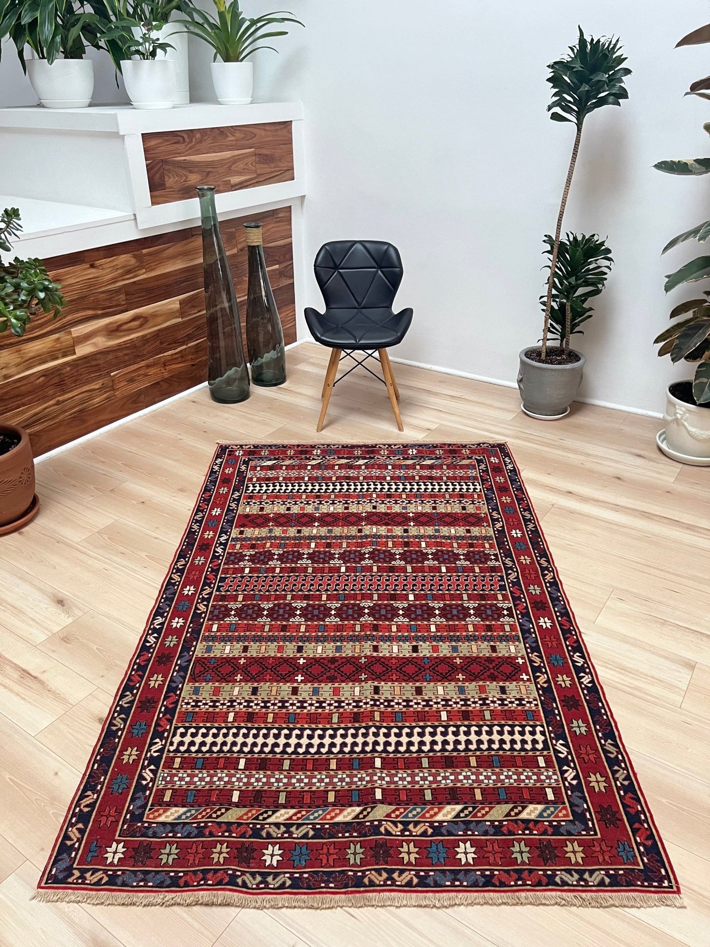 Rahrah Soumak Small Persian Rug. Oriental Rug shop San Francisco Bay Area. Buy handmade rug online free shipping USA Canada