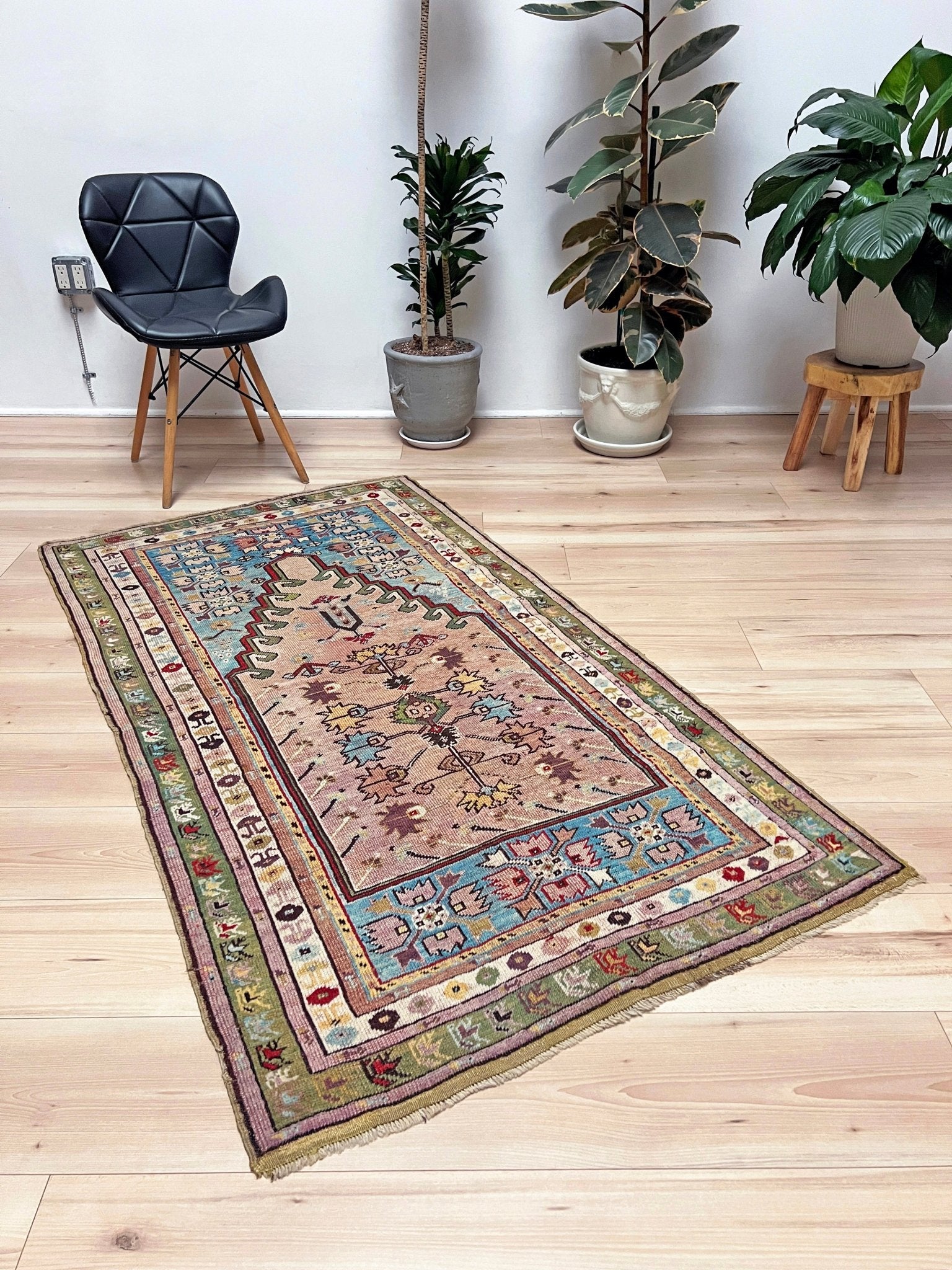 Kirsehir antique turkish prayer rug shop san francisco bay area. Wall hanging rug. Oriental rug shop. Buy handmade wool rug