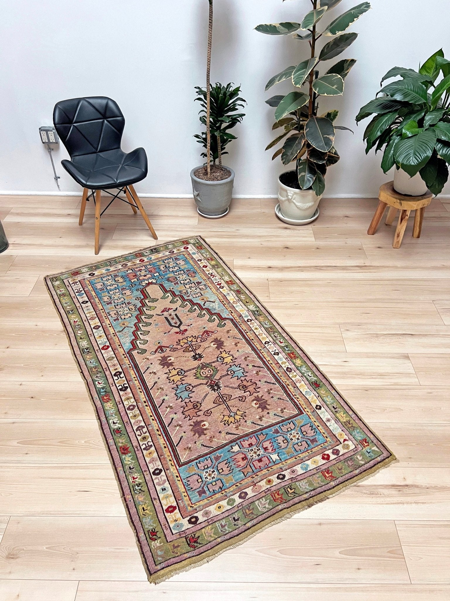 Kirsehir antique turkish prayer rug shop san francisco bay area. Wall hanging rug. Oriental rug shop. Buy handmade wool rug