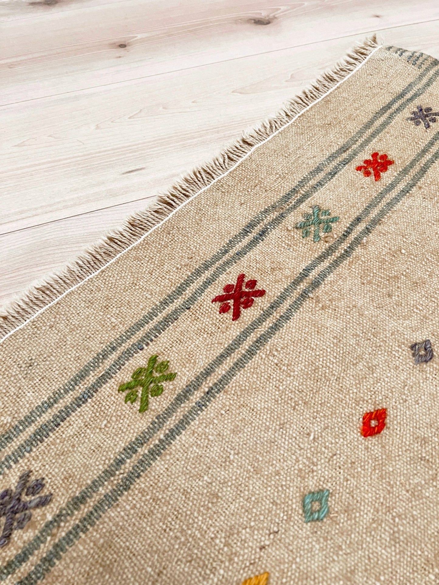 minimalistic vintage turkish kilim rug store san francisco bay area. Online rug shopping free shipping to Canada and USA.