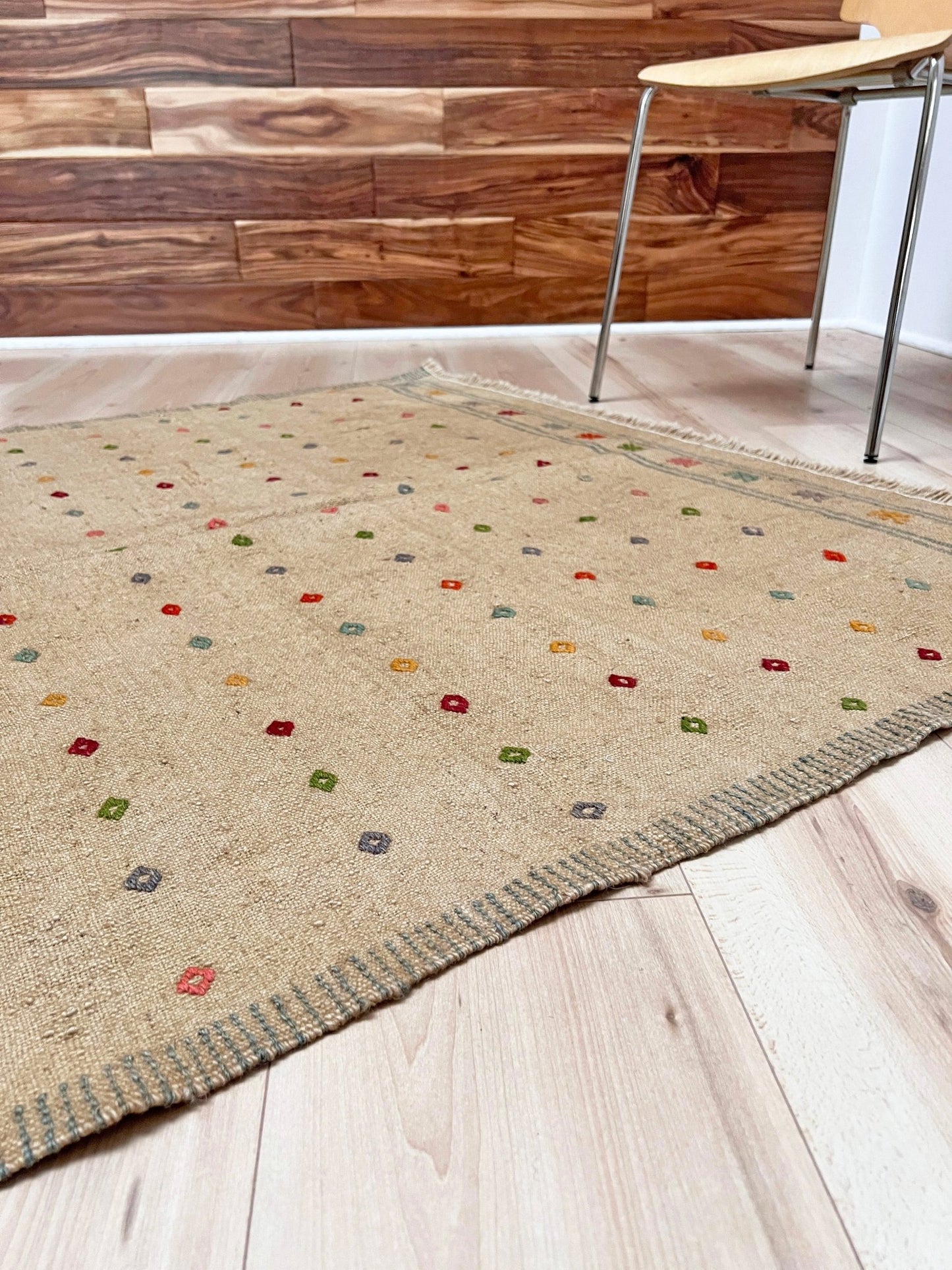 minimalistic vintage turkish kilim rug store san francisco bay area. Online rug shopping free shipping to Canada and USA.