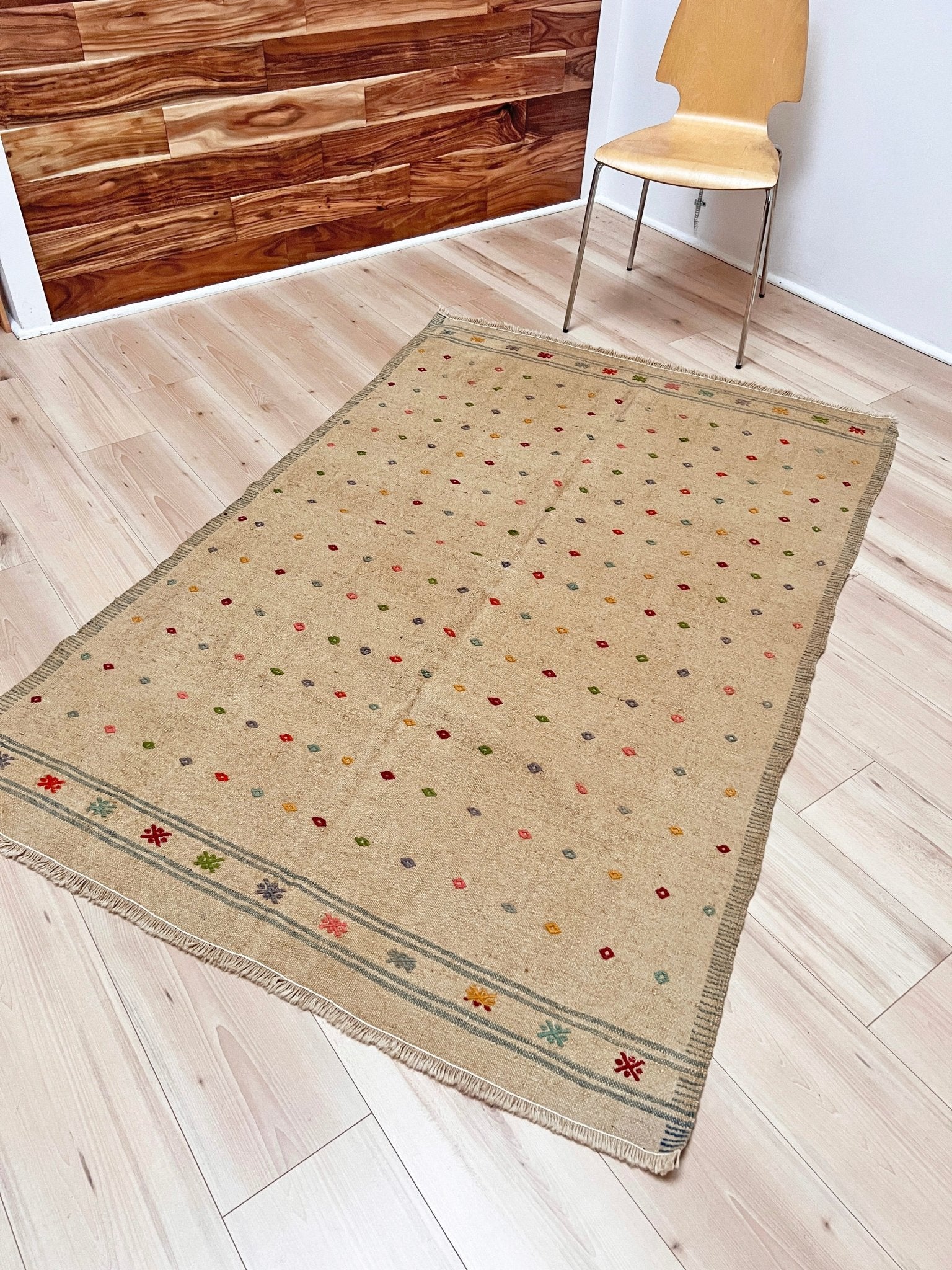 minimalistic vintage turkish kilim rug store san francisco bay area. Online rug shopping free shipping to Canada and USA.