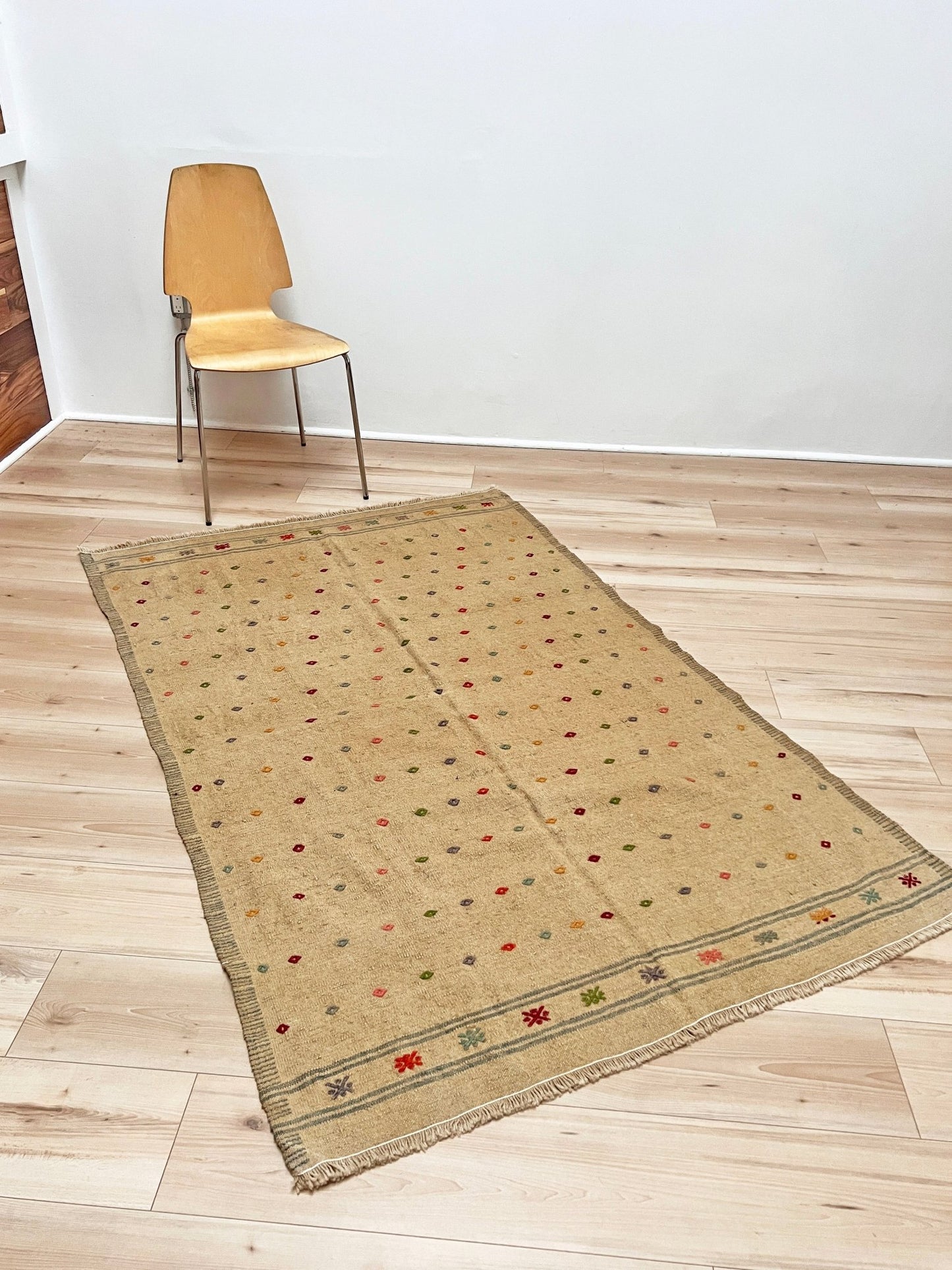 minimalistic vintage turkish kilim rug store san francisco bay area. Online rug shopping free shipping to Canada and USA.
