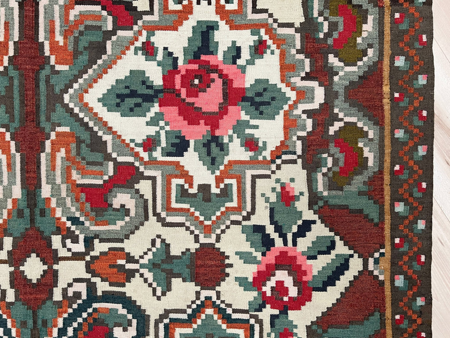 moldovan rose kilim rug shop san francisco bay area. Buy handmade rug. Wool rug floral design.