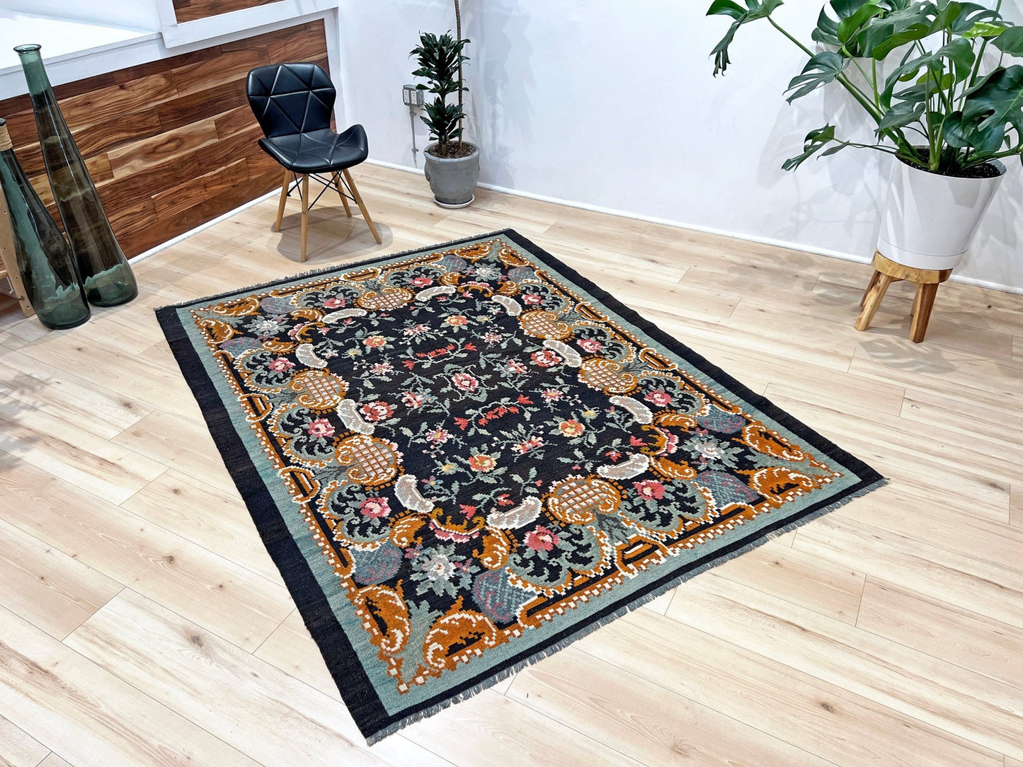 Rose kilim handmade moldovan rug. Wool floral rug for living room, bedroom, kitchen, nursery. Oriental rug shop san francisco bay area.